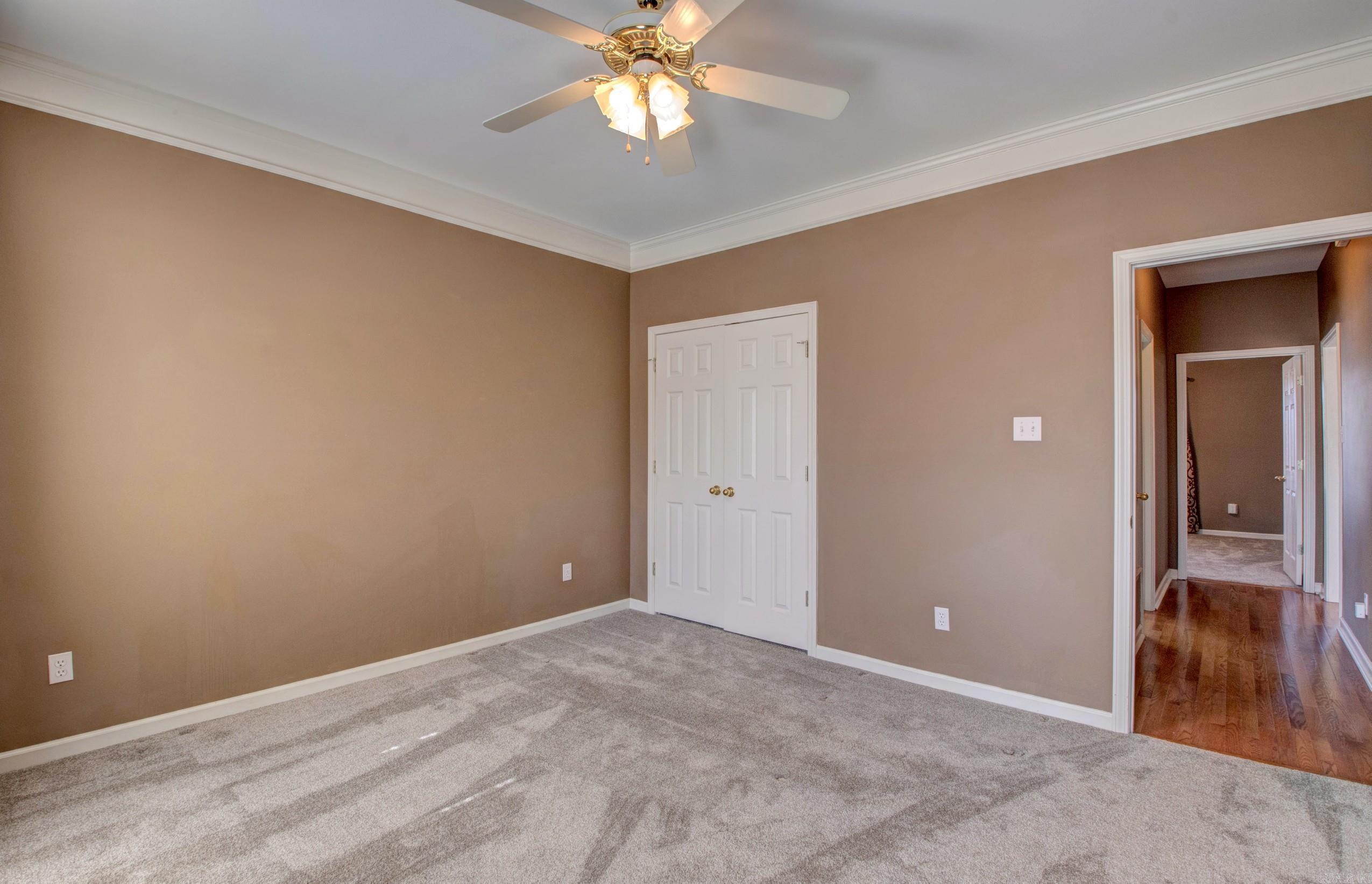 ANDREW HUNTERS WOODS - Residential