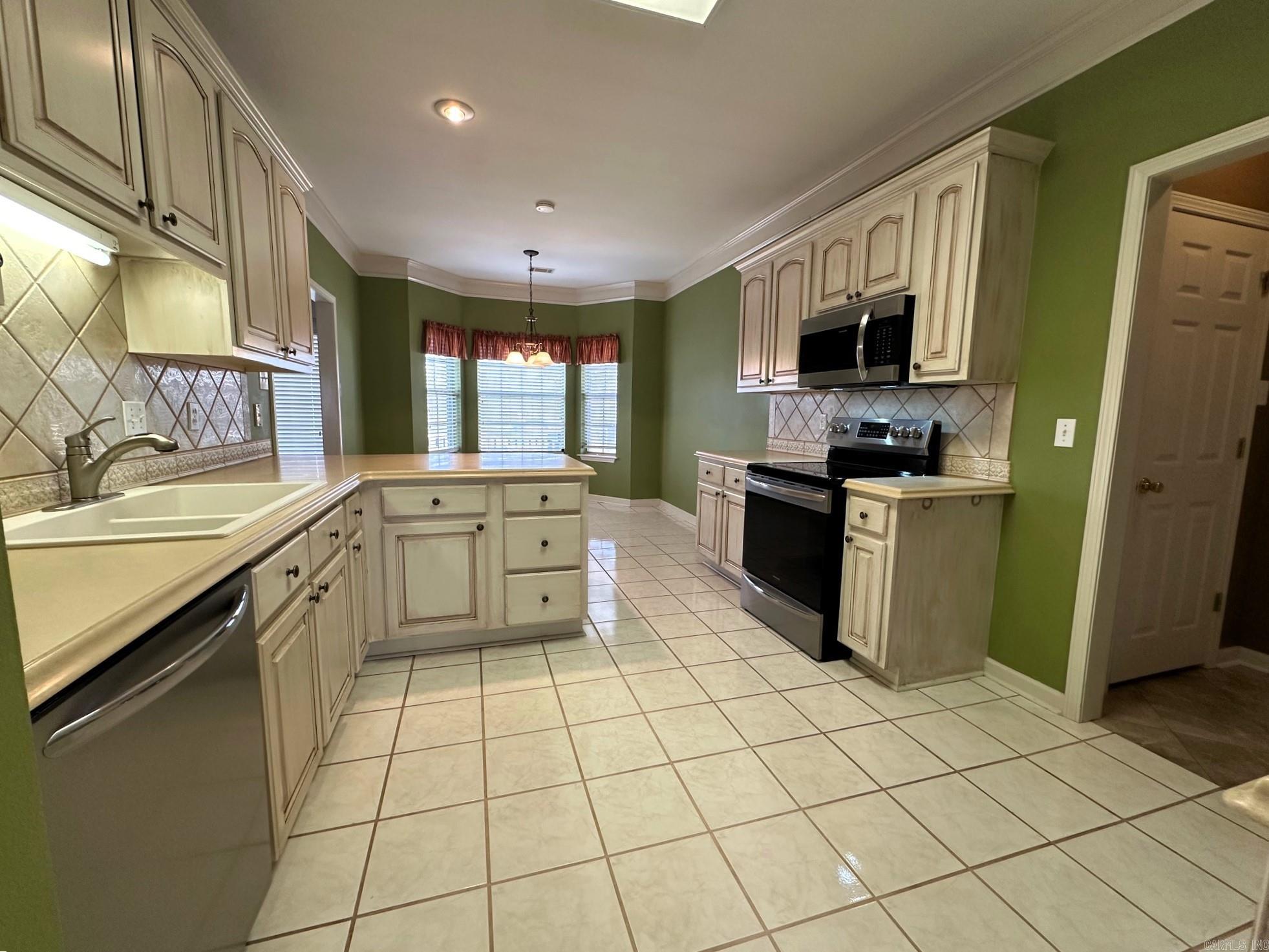 ANDREW HUNTERS WOODS - Residential