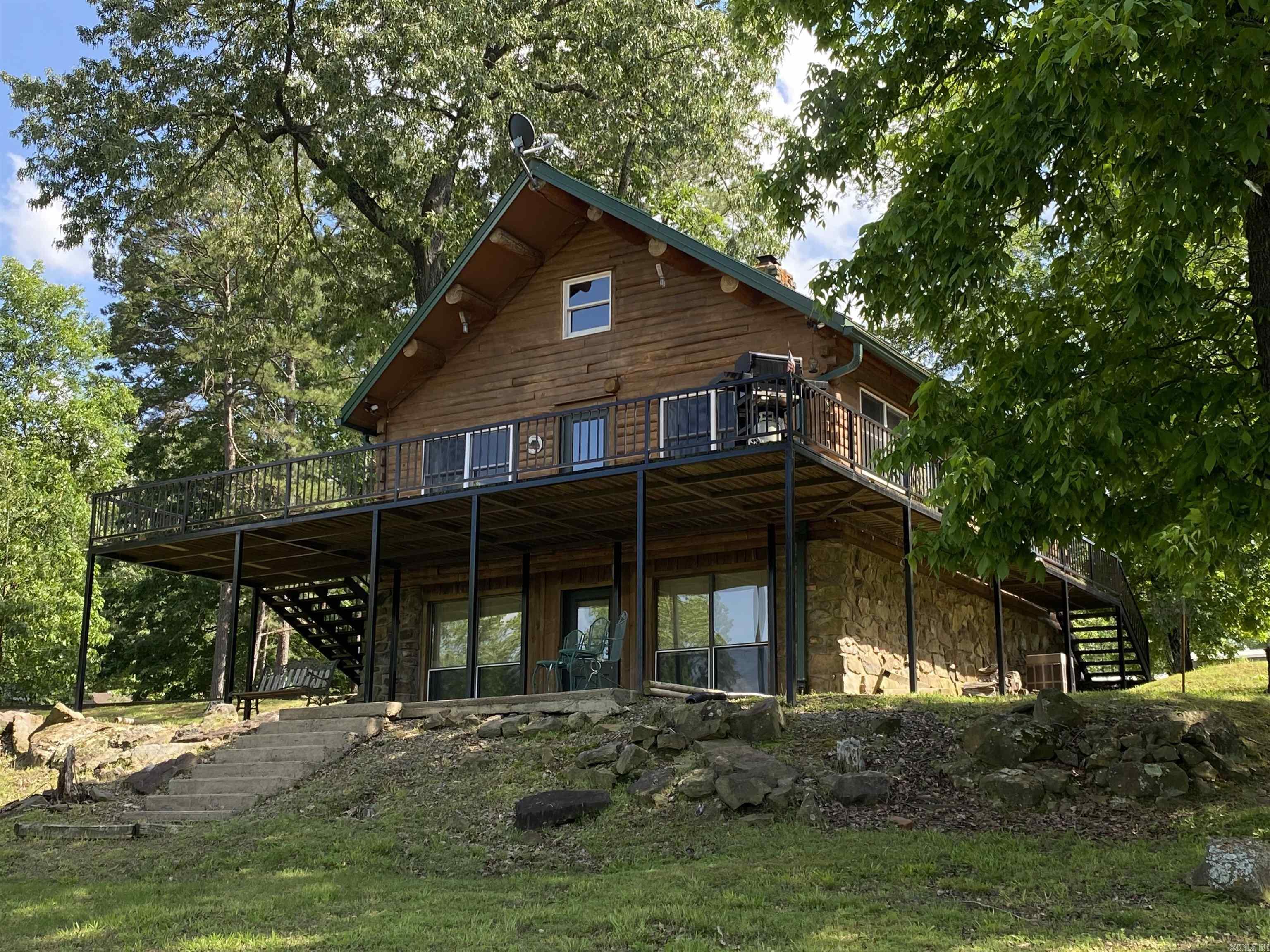Nice lake view, lakefront Log home on Greers Ferry Lake in beautiful Skypoint Subdivision. Low white line with easy walk to water. Enjoy the great view from the big lakeside deck. This is a must see. Would make a great Lake house or Vacation Rental. Nice subdivision, quite neighborhood. Drive by and give us a call today.
