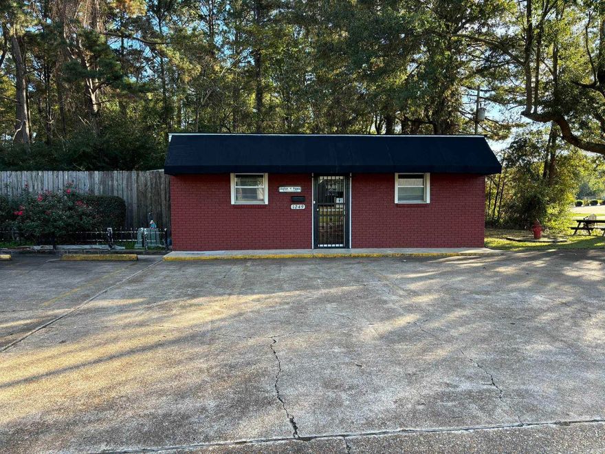 The perfect spot for your next commercial business! Close to downtown and centrally located with great visibility you will find this well kept building with open lobby/reception area, numerous spaces for offices, kitchen/breakroom, convenient 1/2 bath and storage rooms.  Nice fenced in area to the rear side of building.  Premium sign frontage.  Versatile space could be used for retail, restaurant with outdoor dining, salon, clinic, pet grooming, vet clinic, and so many more possibilities, they are endless.  Ready to move into!  Call today for your appointment!  Zoned C-4