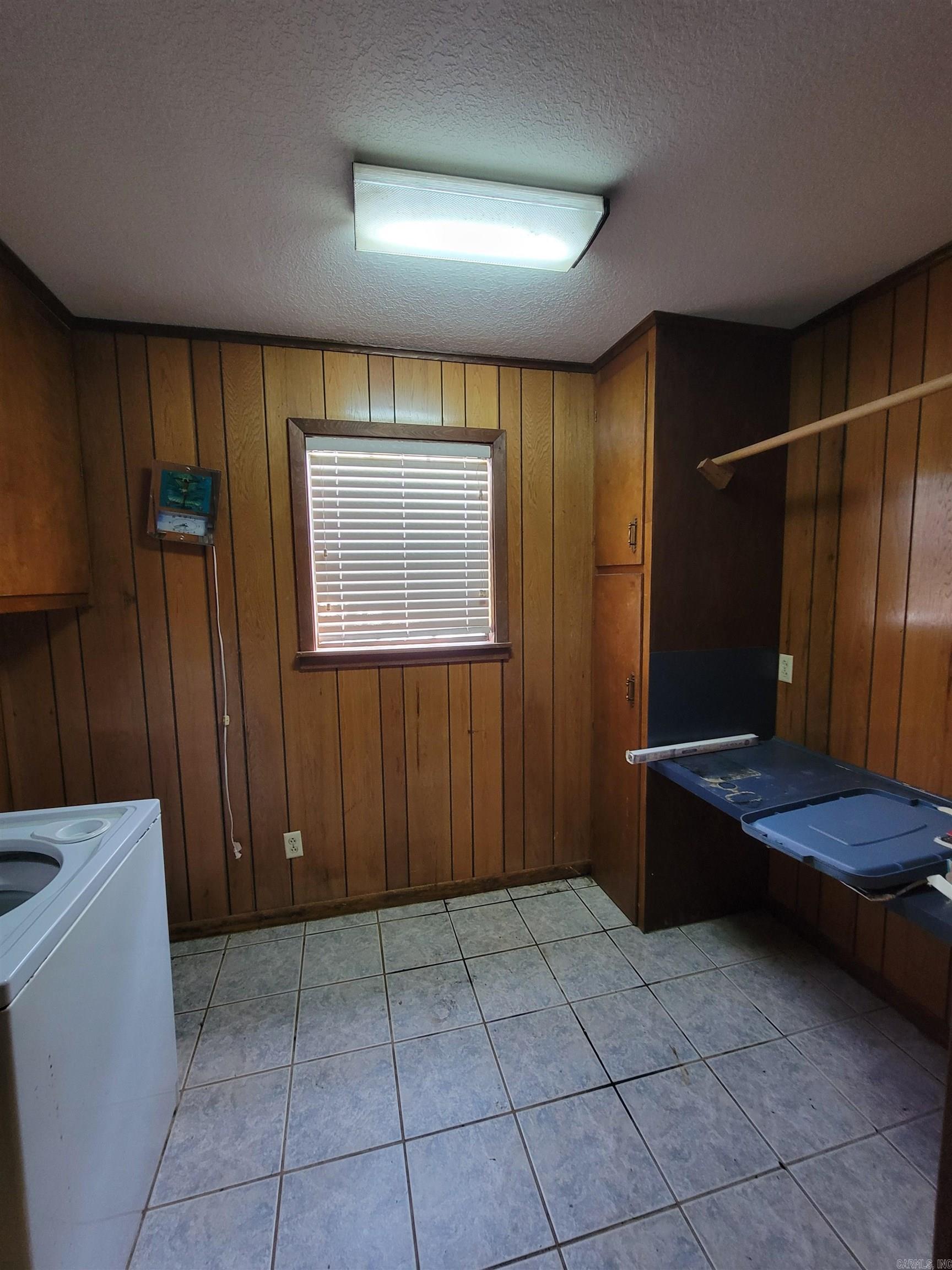 CARAHAN & HOLT ADDN - Residential