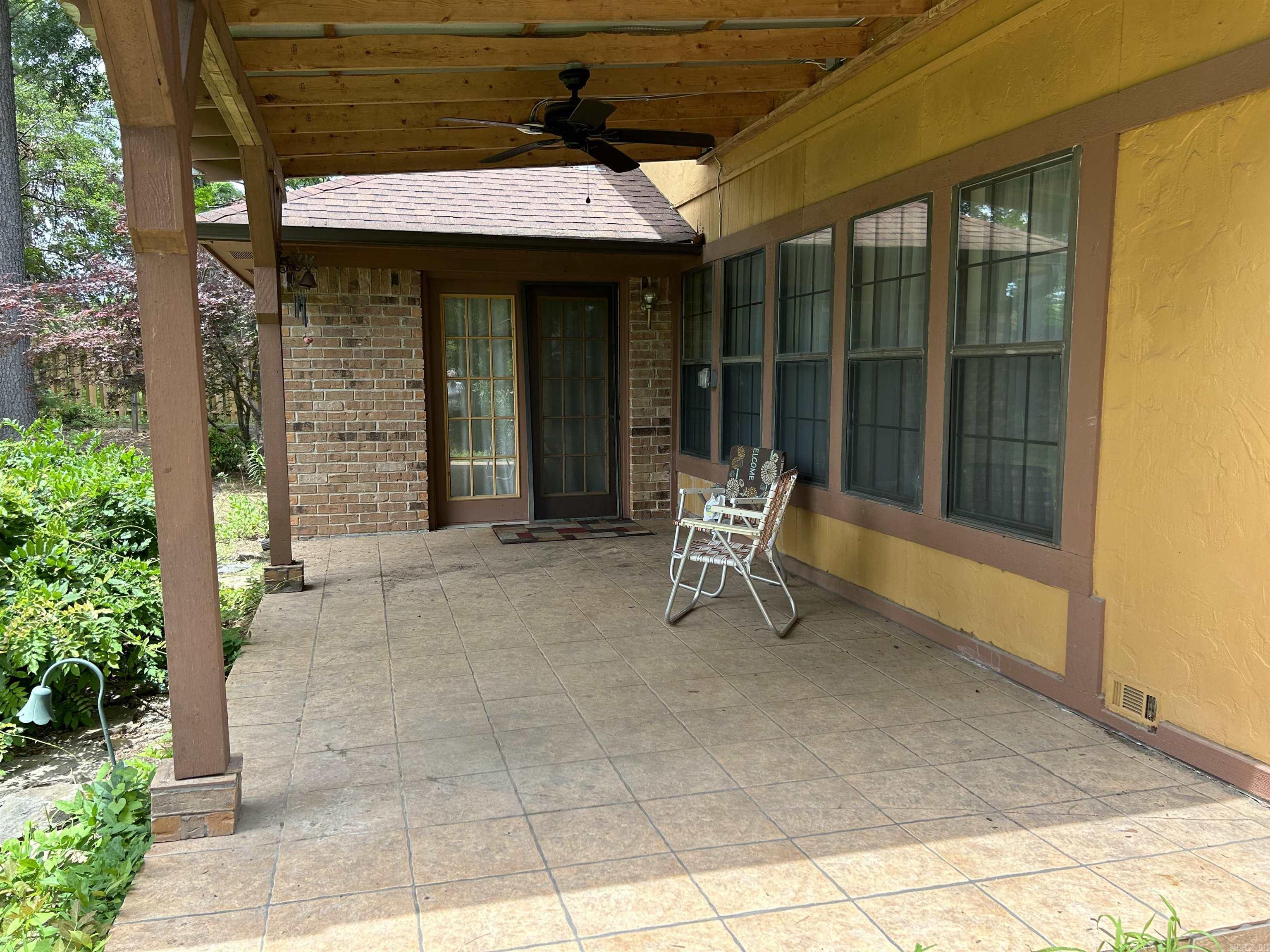 STONEWALL - Residential