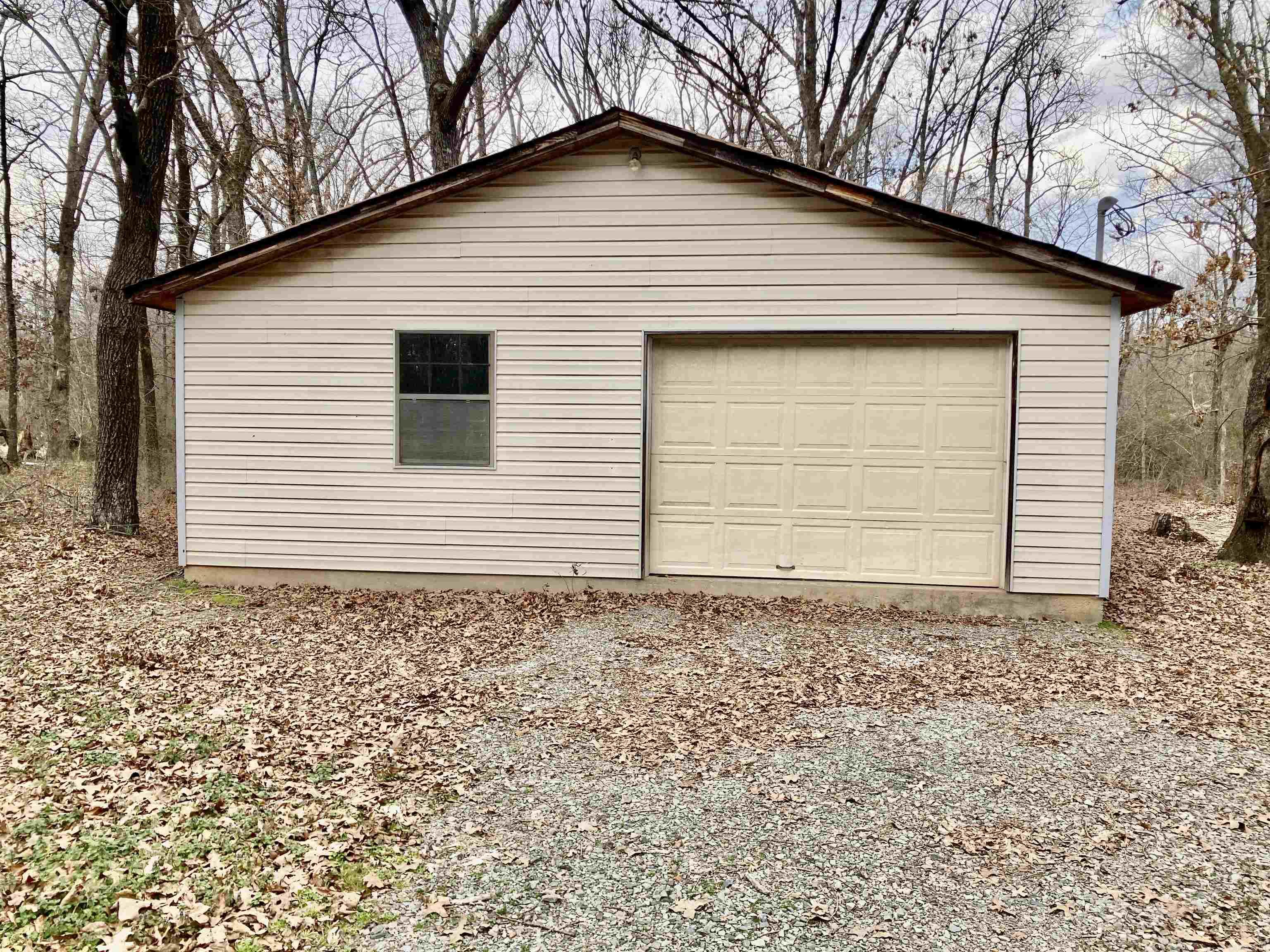 Metes & Bounds - Land