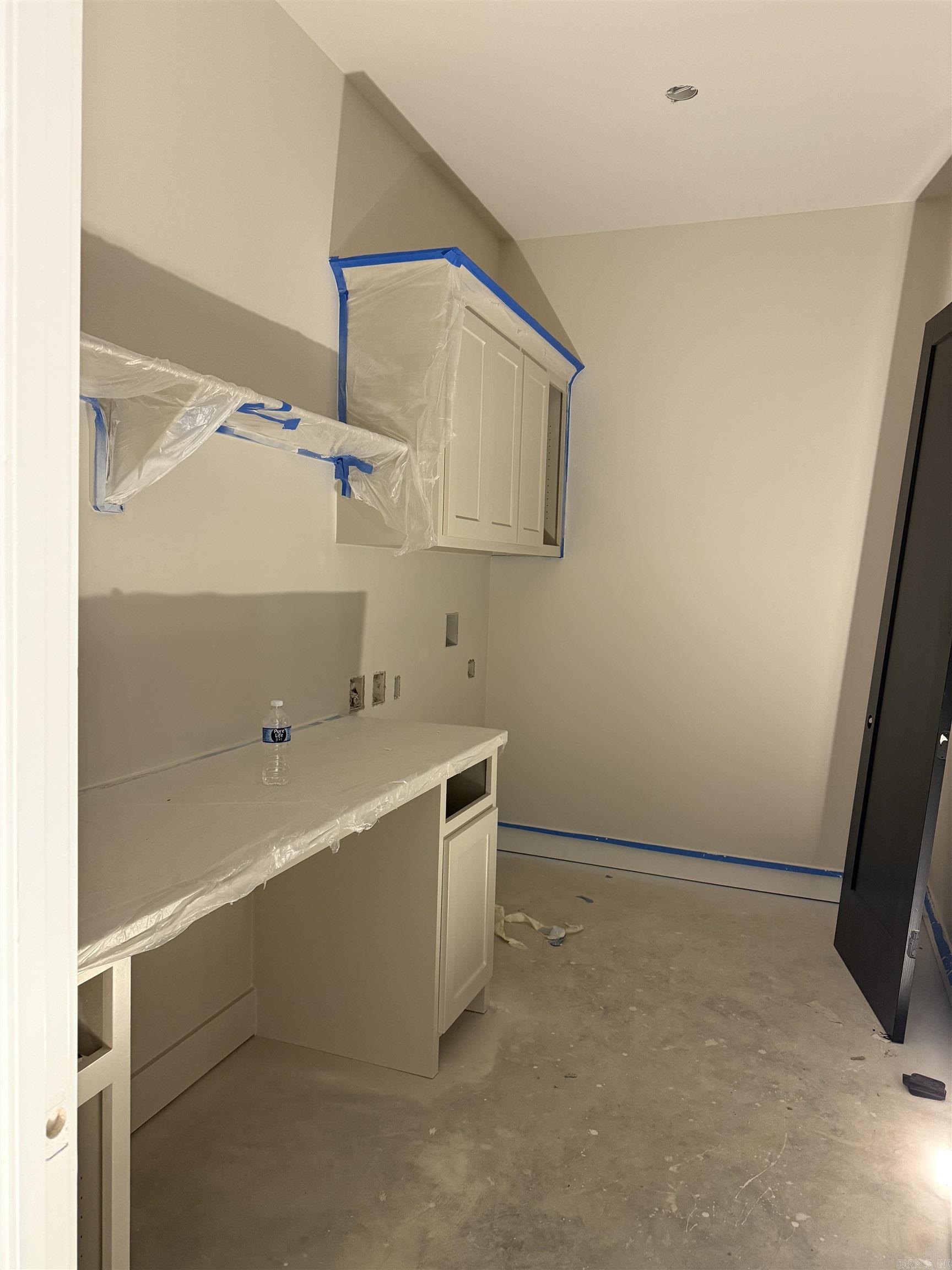 AVILLA MANOR - Residential