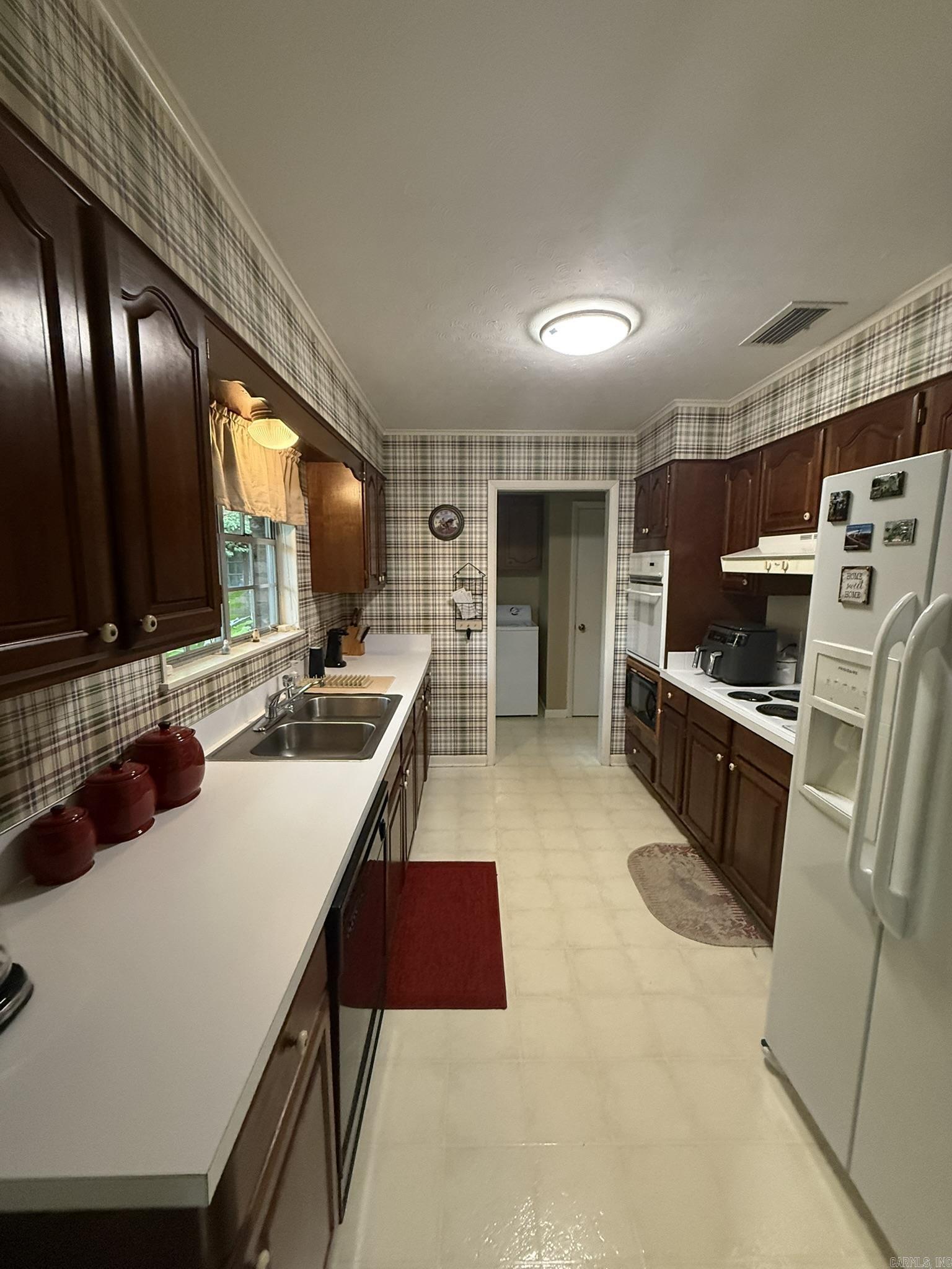 MIKE BERG LAKE - Residential