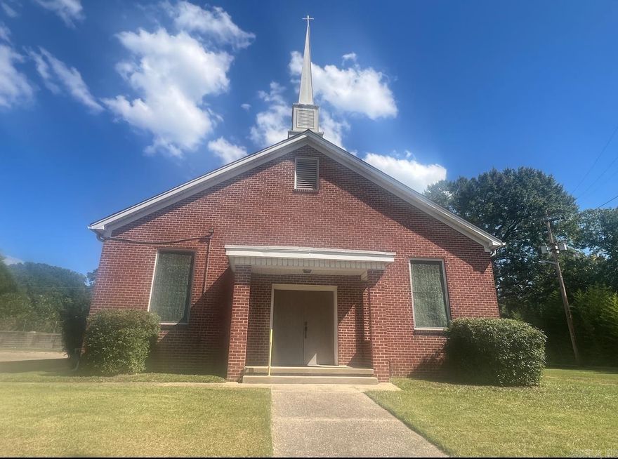 This is a beautiful church building in close to downtown. It has so many possibilities, and at a great price too! It would make a great venue for weddings and gatherings, etc. There's a fellowship hall, full kitchen, restrooms, classrooms, storage rooms, etc. The sanctuary consists of beautiful, vaulted ceilings and a baptistery.