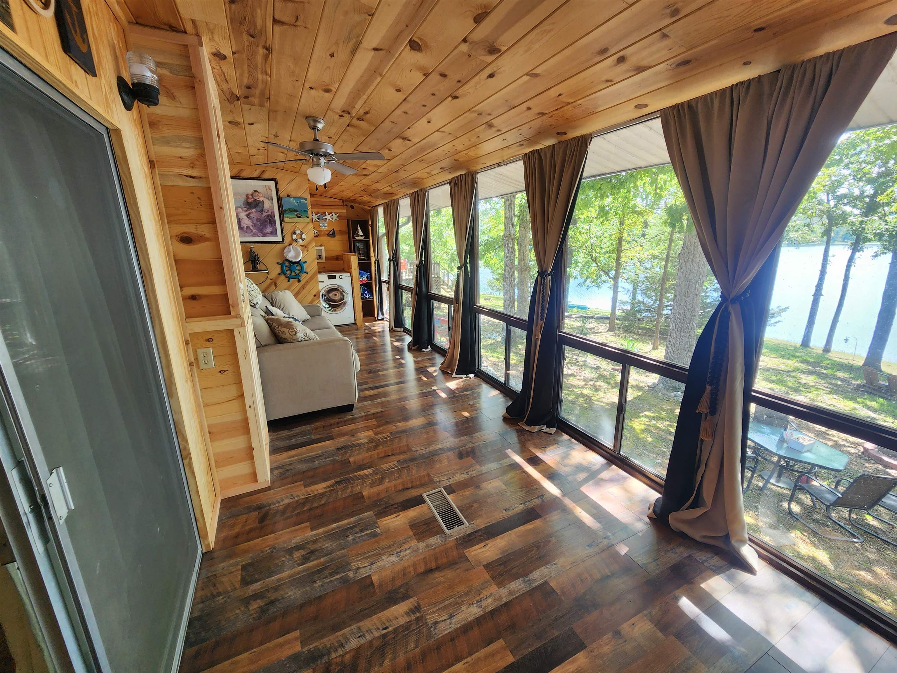 SMALL LAKE - Residential