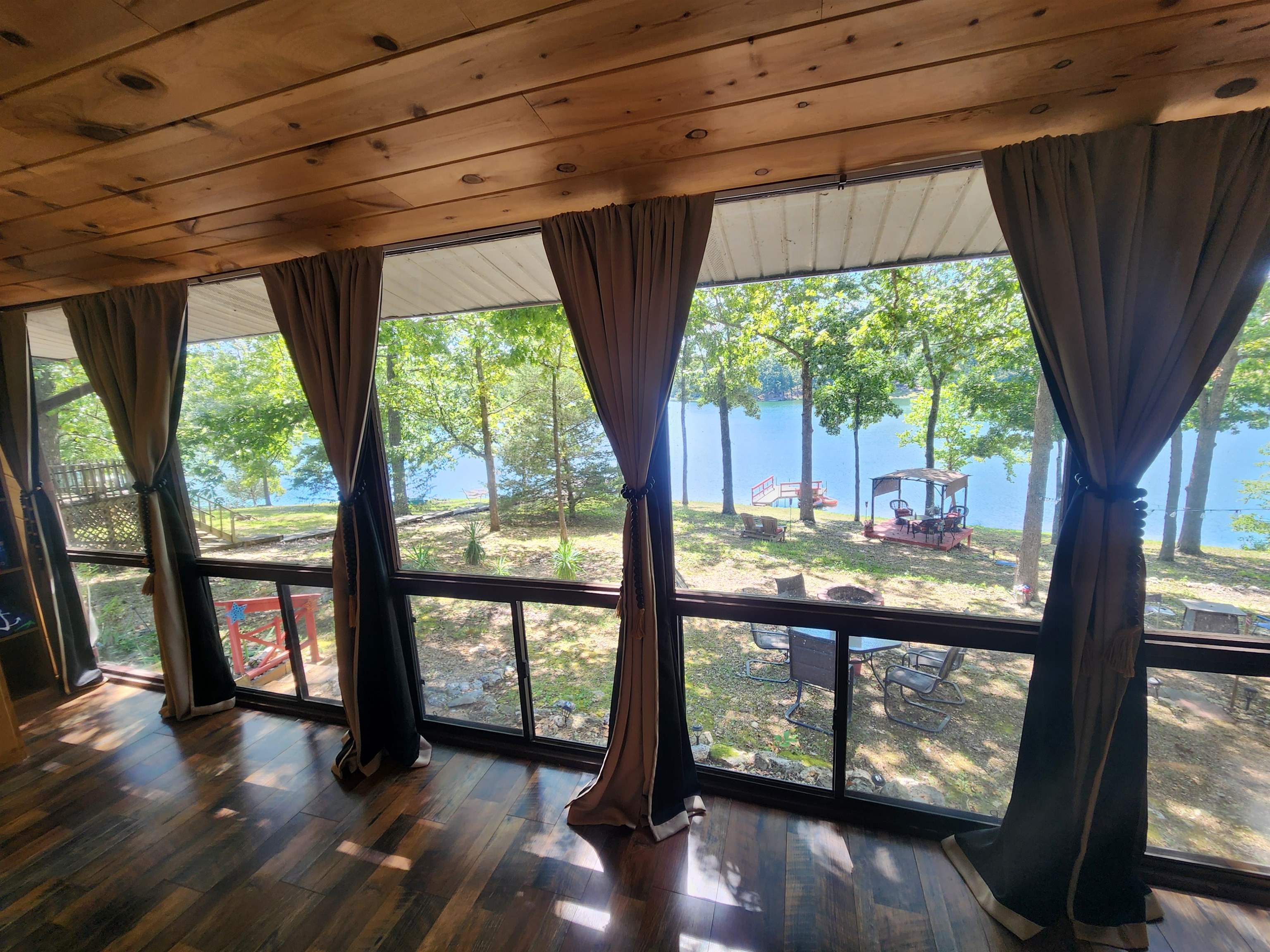 SMALL LAKE - Residential