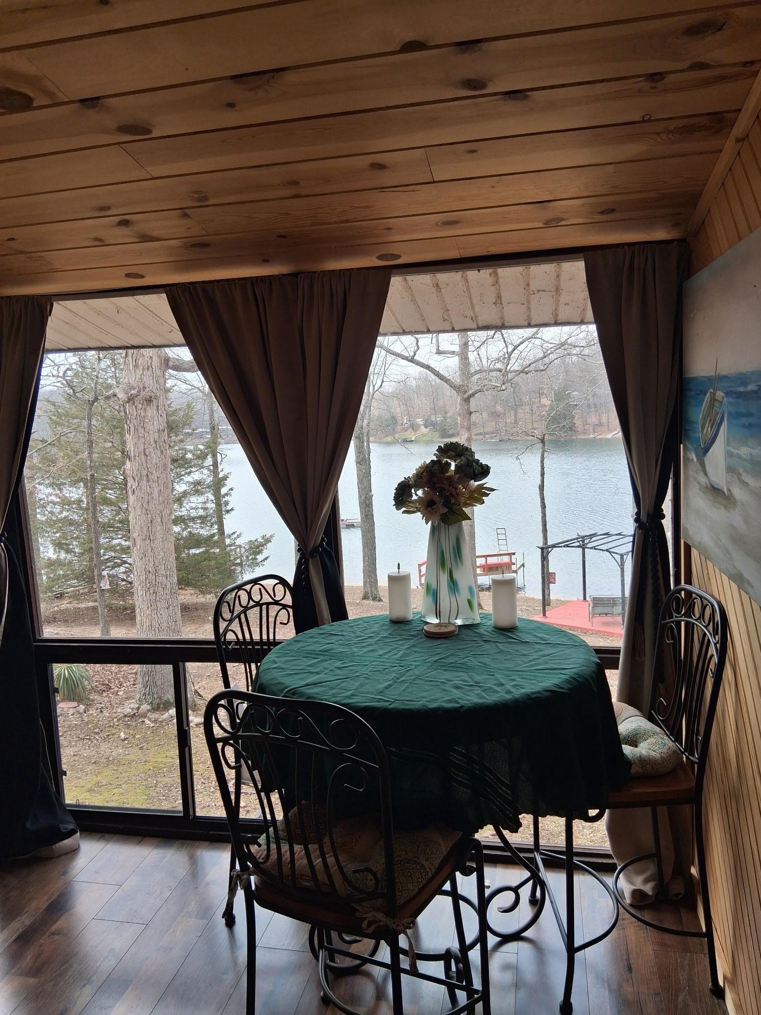 SMALL LAKE - Residential