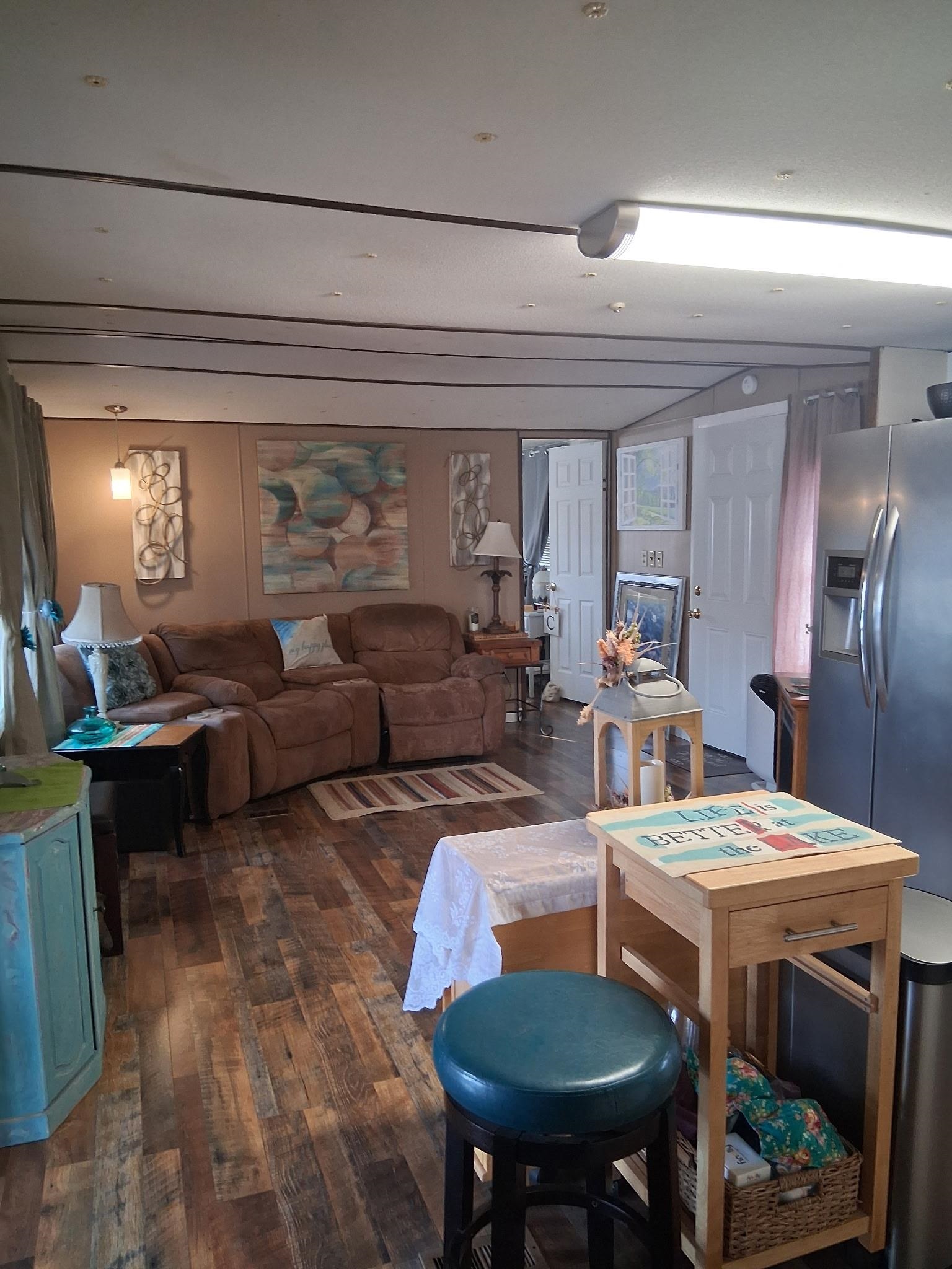 SMALL LAKE - Residential