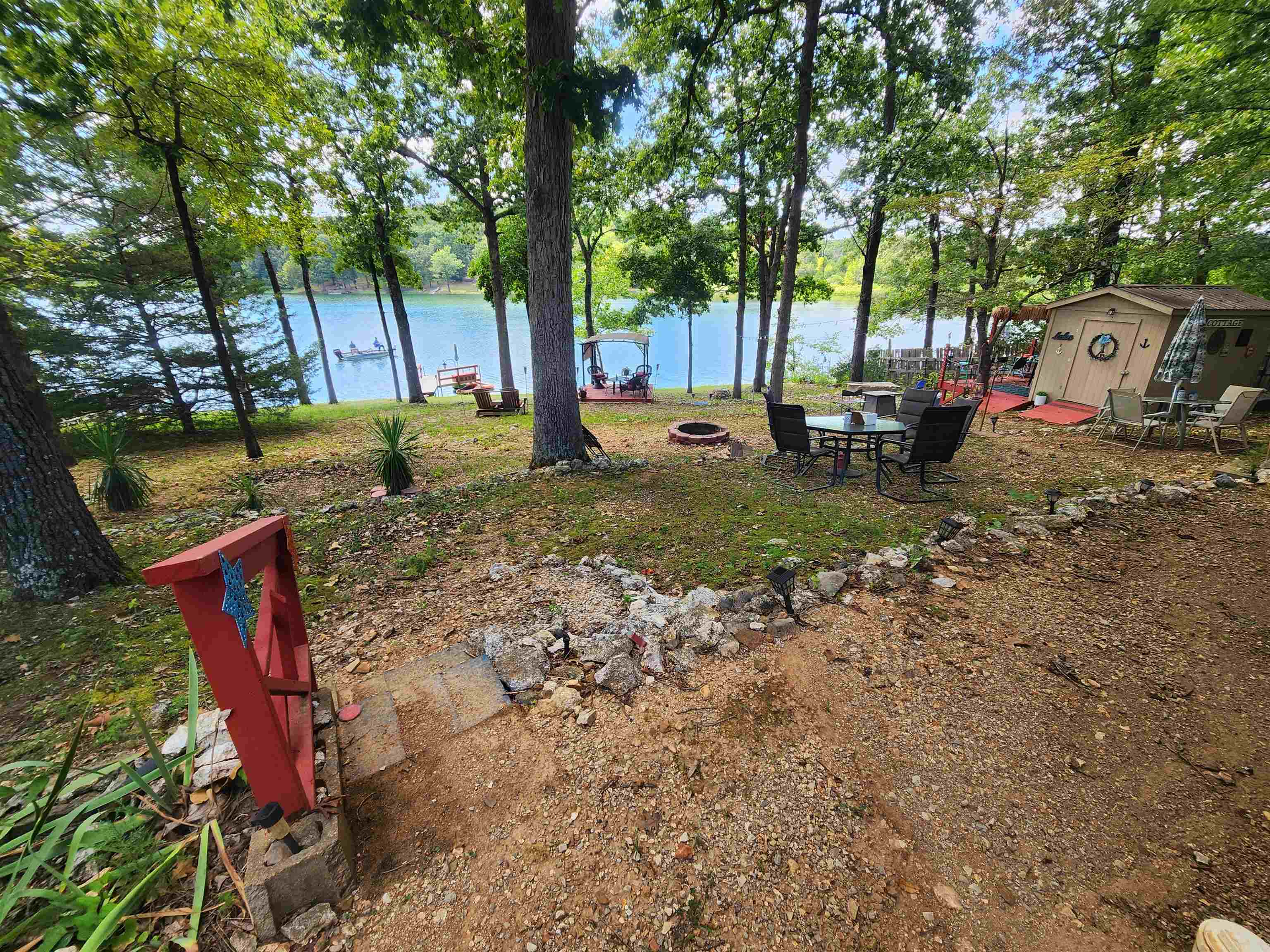 SMALL LAKE - Residential