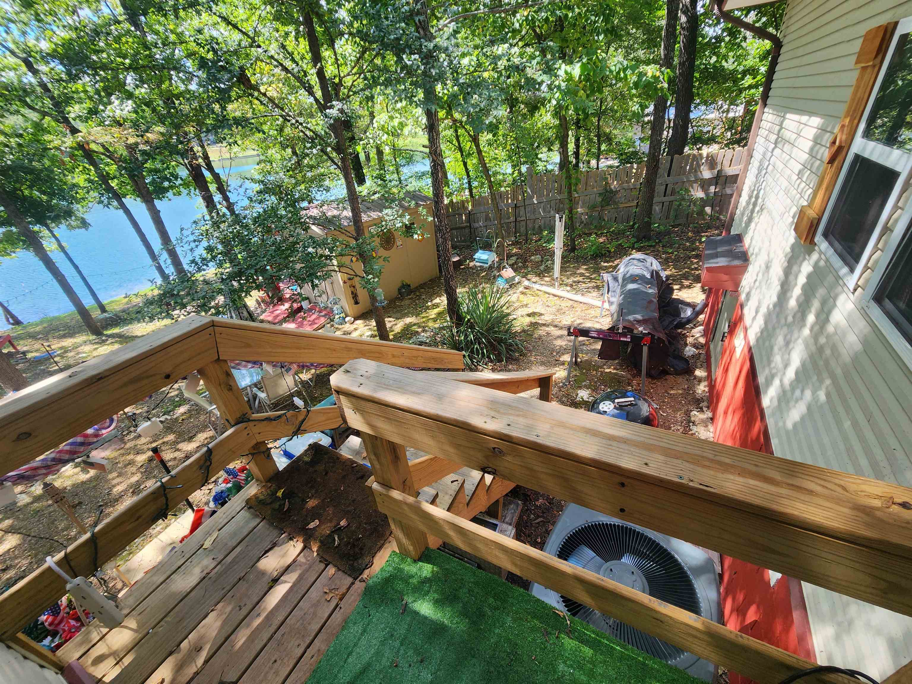 SMALL LAKE - Residential