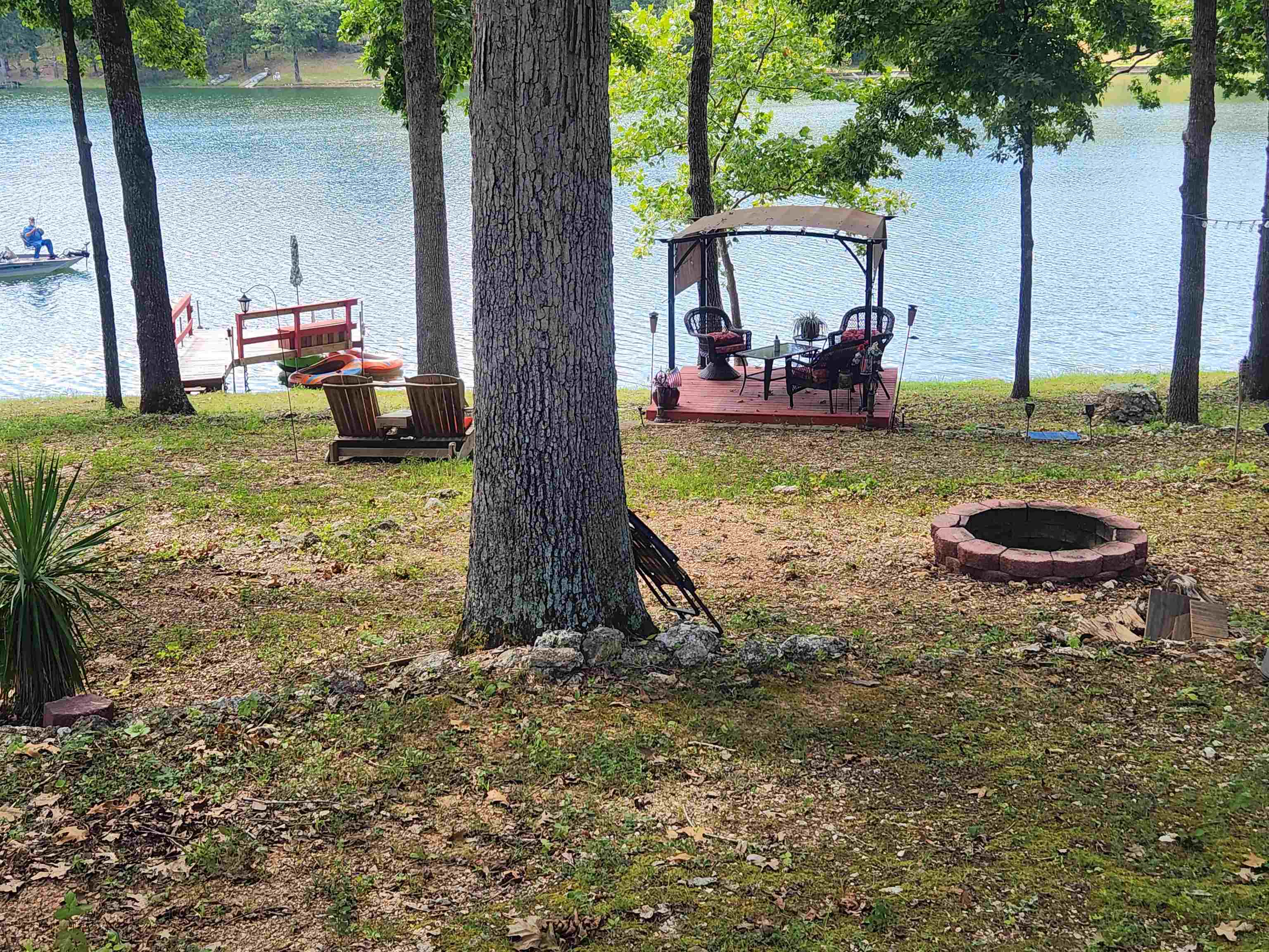 SMALL LAKE - Residential