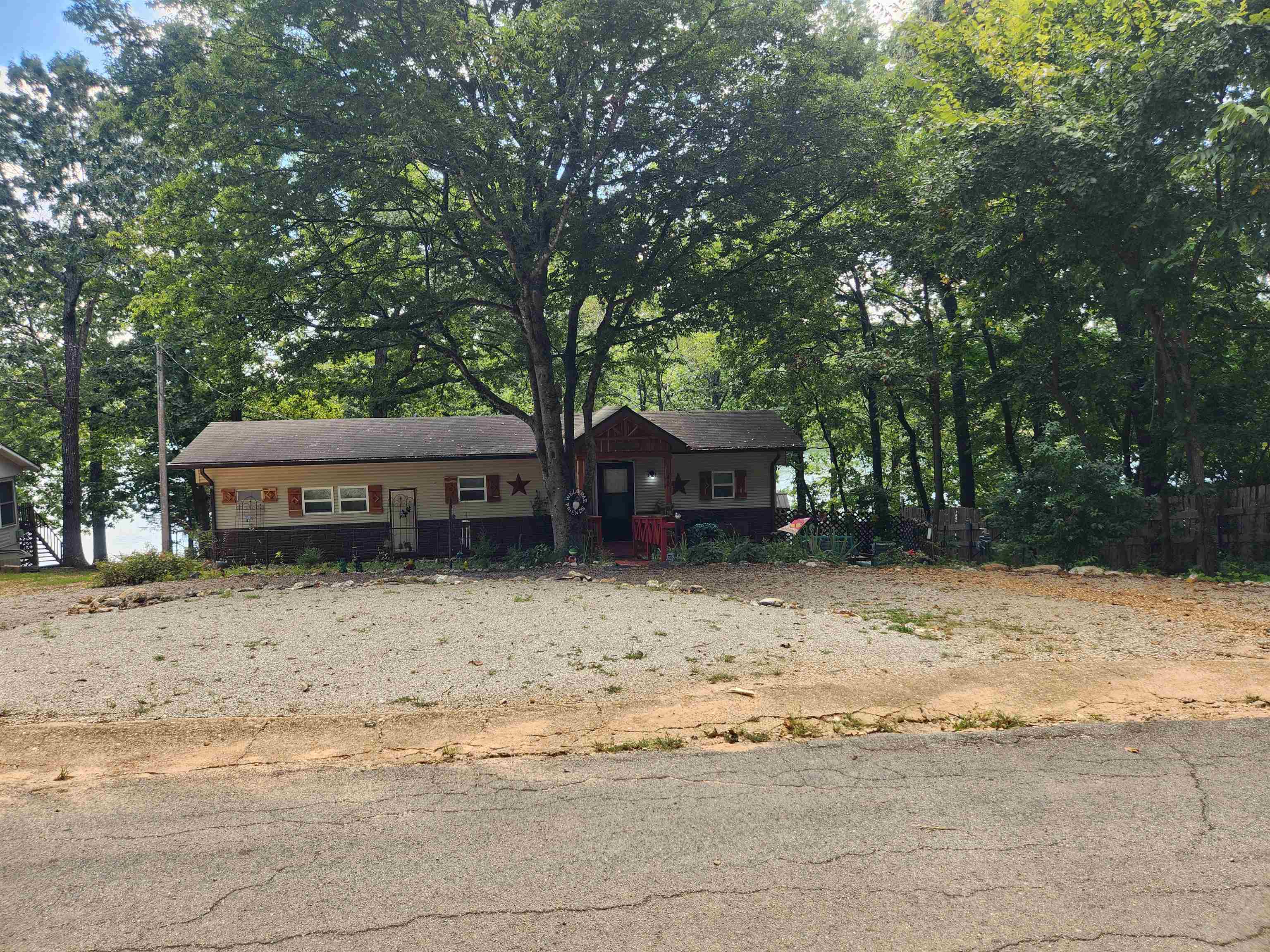 SMALL LAKE - Residential