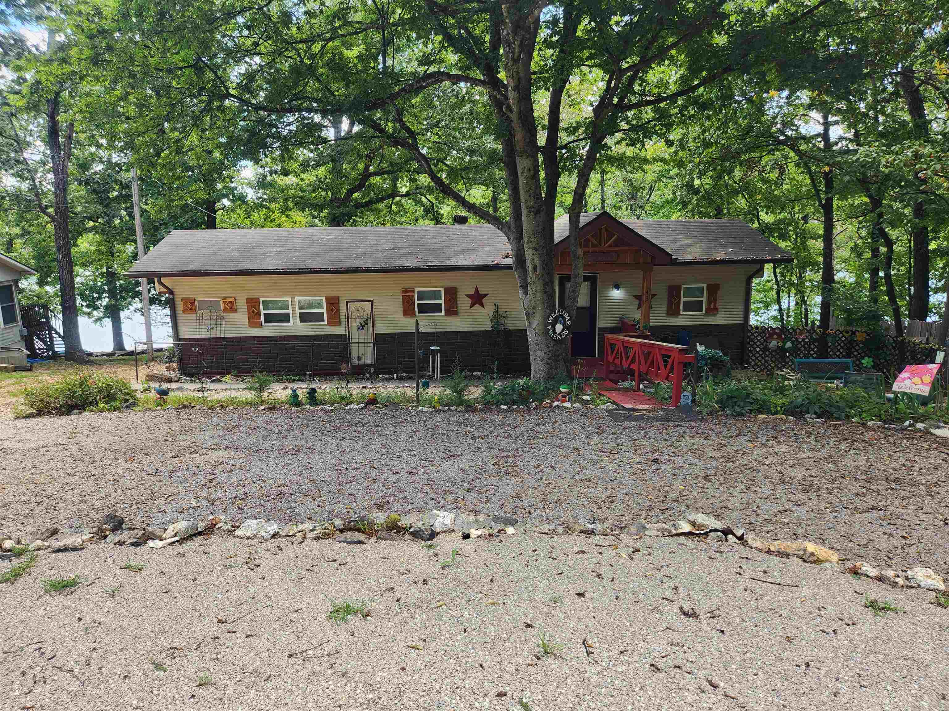 SMALL LAKE - Residential