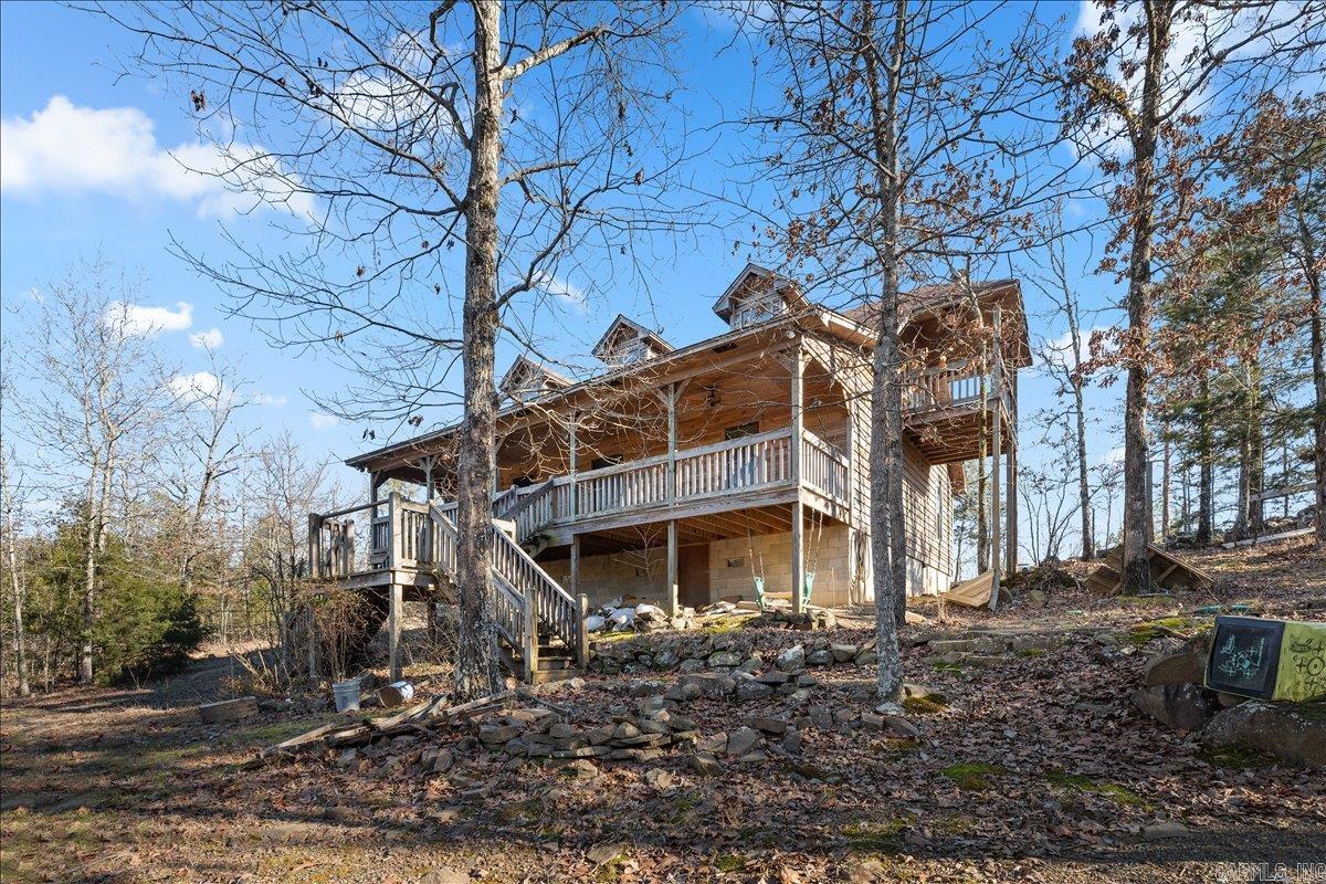Are you ready to put your own touches on a house and make it your home? Discover the perfect canvas with this exceptional property with endless customization options. Escape the city life and embrace your own private retreat. Don't wait! Schedule your showing today!
