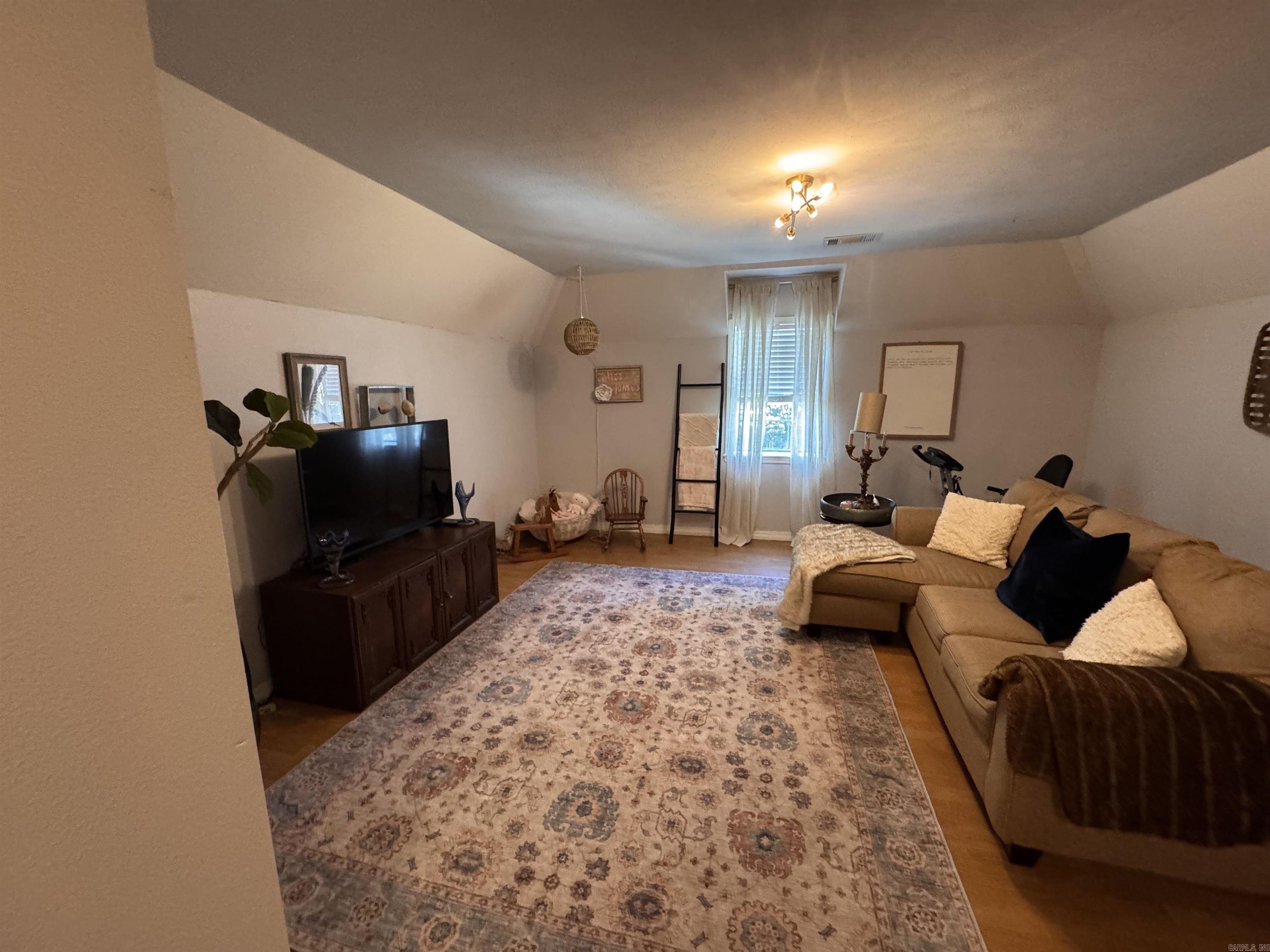 RIVER OAKS - Residential