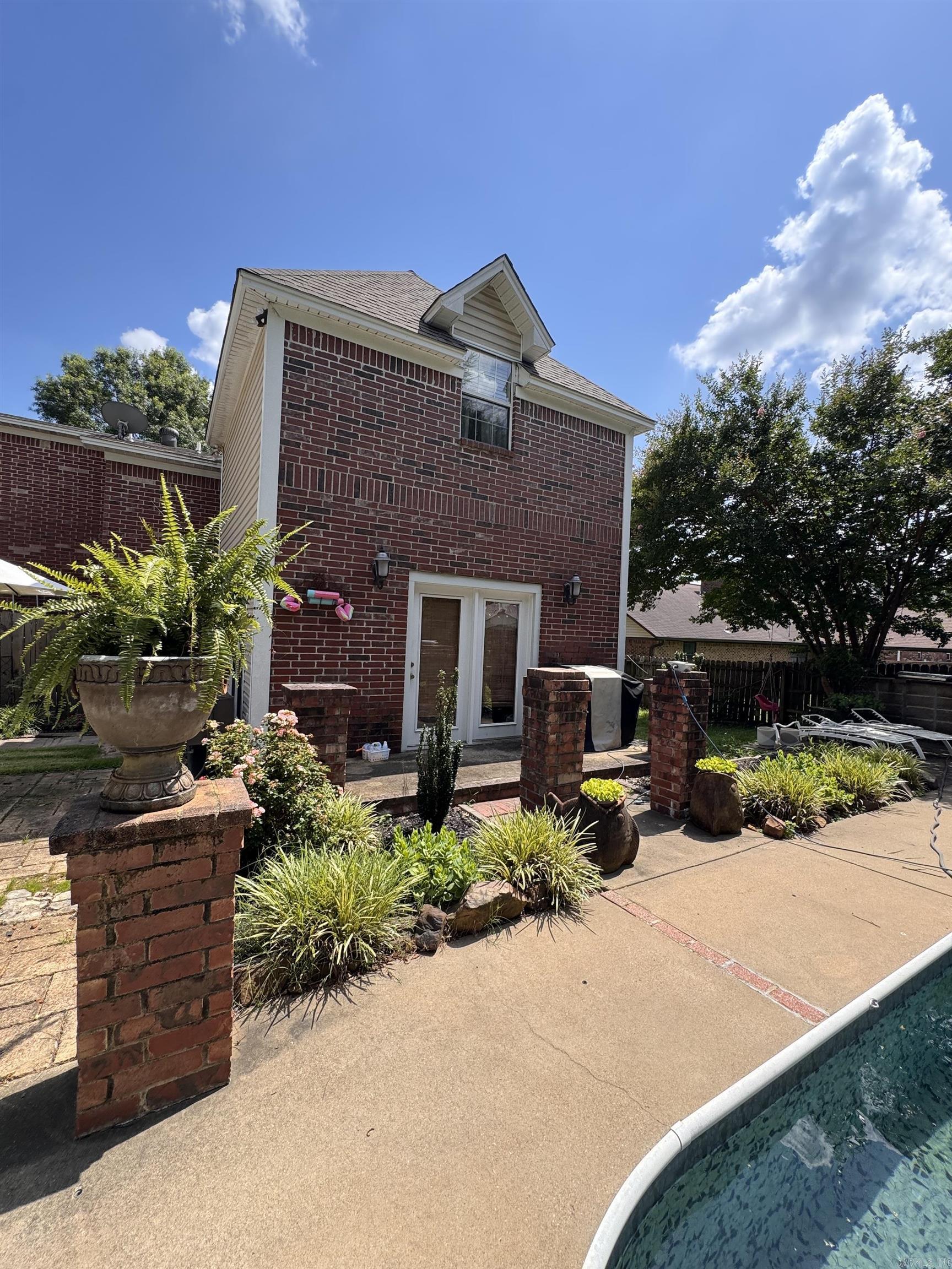 RIVER OAKS - Residential