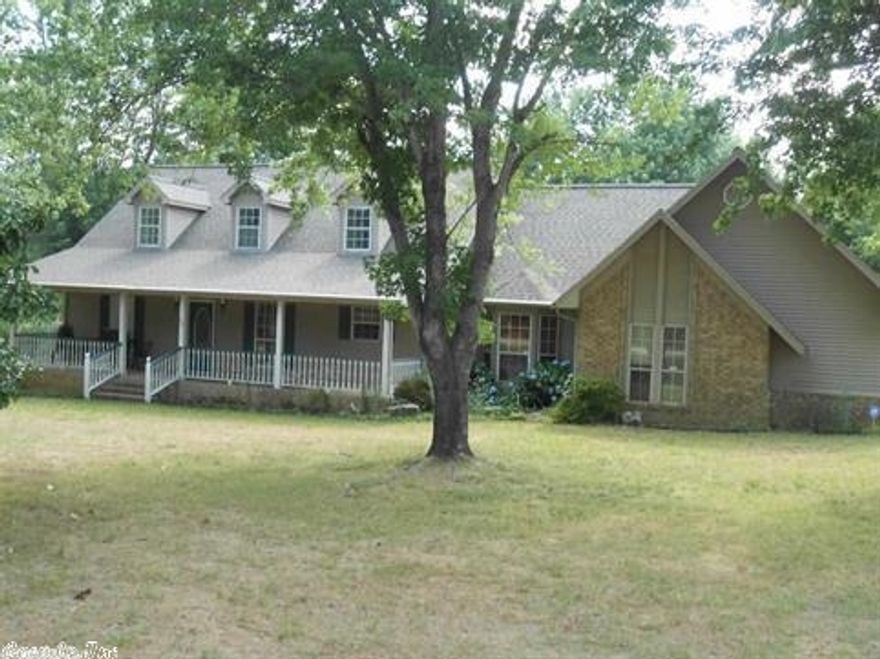 Spacious 4 bedroom, 2 bath, plus bonus room, could be 5th bedroom, CH&A, open floor plan with lots of elbow room, lots of curbs appeal, nice lot, great location, attached  2 car garage also a nice detached shop, a lot for your money.