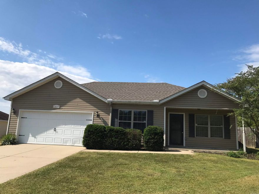Wonderful 4 bed/2 bath ready to rent in Benton!  Separate dining area, great size bedrooms, separate laundry room, 2 car garage and a large fenced in back yard!