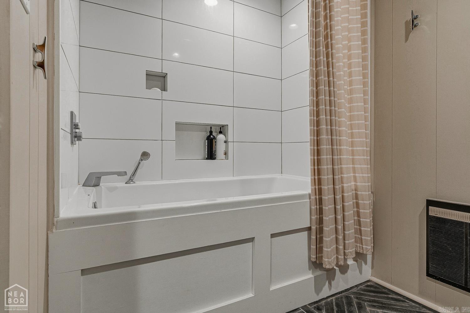 EAST LAKE - Residential
