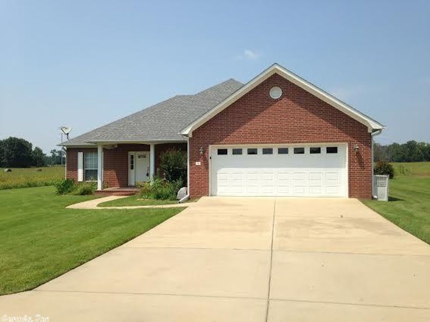 VERY NICE, EXTREMELY WELL KEPT HOME.  PERFECT SPACE FOR AN EXTRA SITTING AREA OR OFFICE.  GREAT SIZE LAUNDRY ROOM.  LOTS OF EXTRA STORAGE IN GARAGE.  COZY PELLET FIREPLACE, HUGE RV PARKING PAD WITH 50 AMP SERVICE!  HOME HAS LOTS TO OFFER YOU!  THANKS FOR SHOWING.