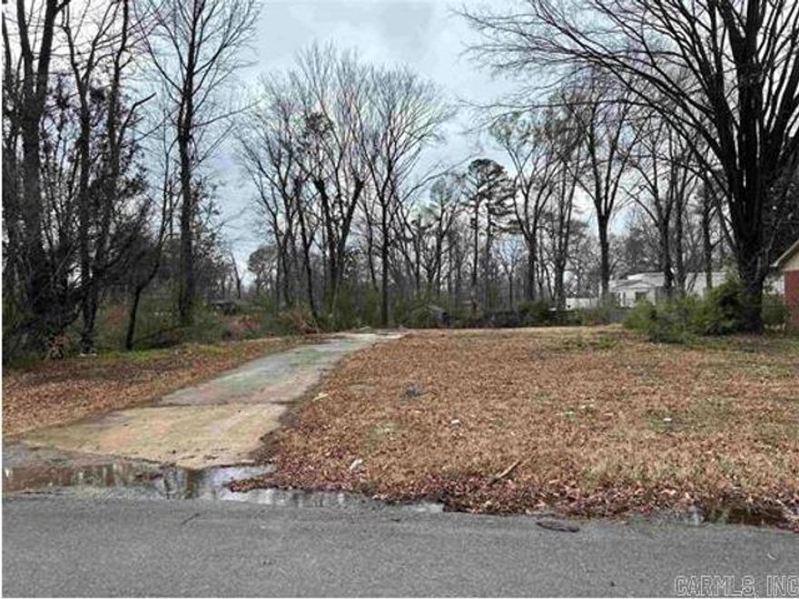 Are you looking to build?  If so, this is a great location to do just that.  Located on well-known Morningside Drive and minutes to anywhere in town you will not be disappointed.