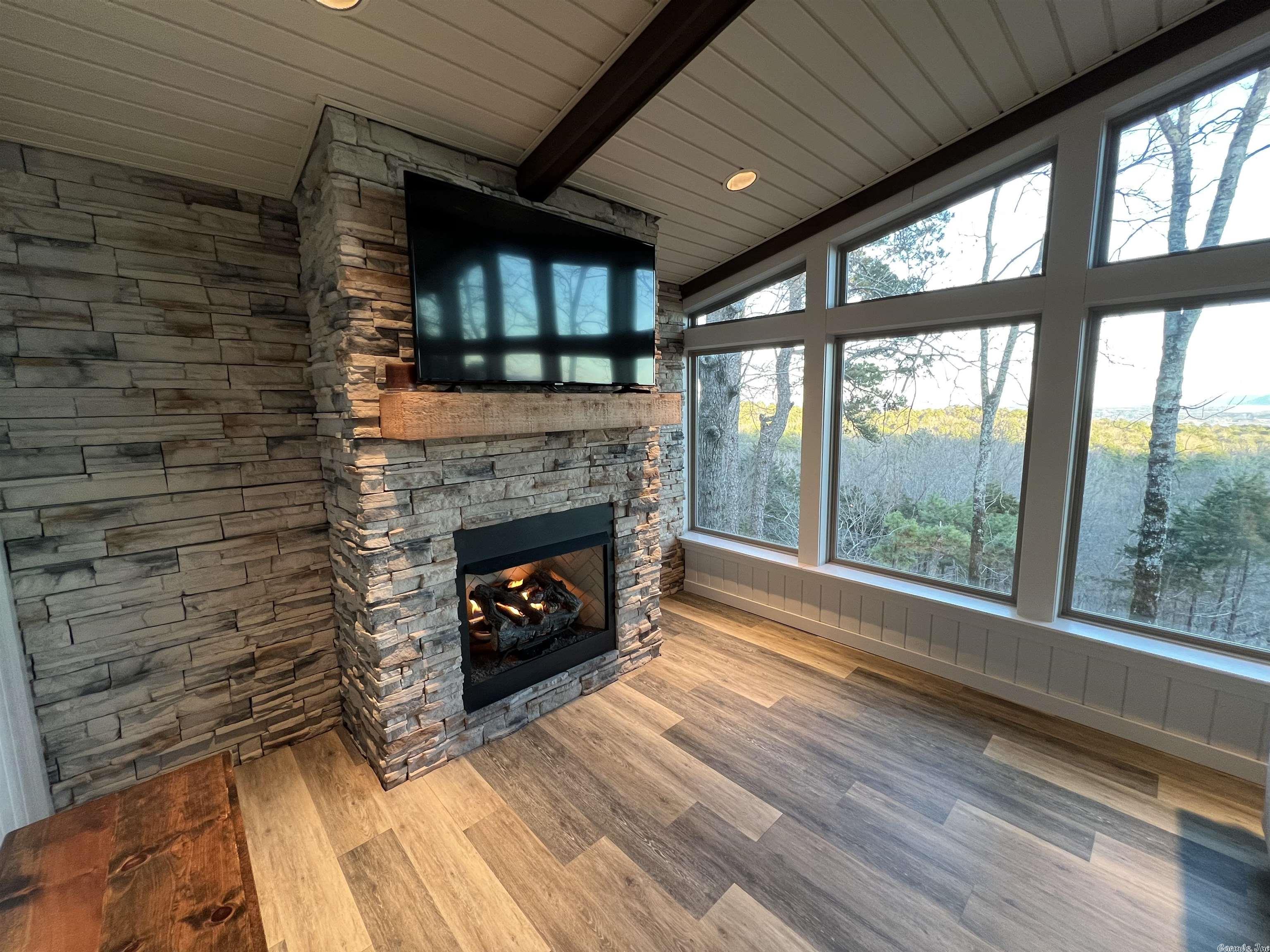 INDIAN HILLS - Residential