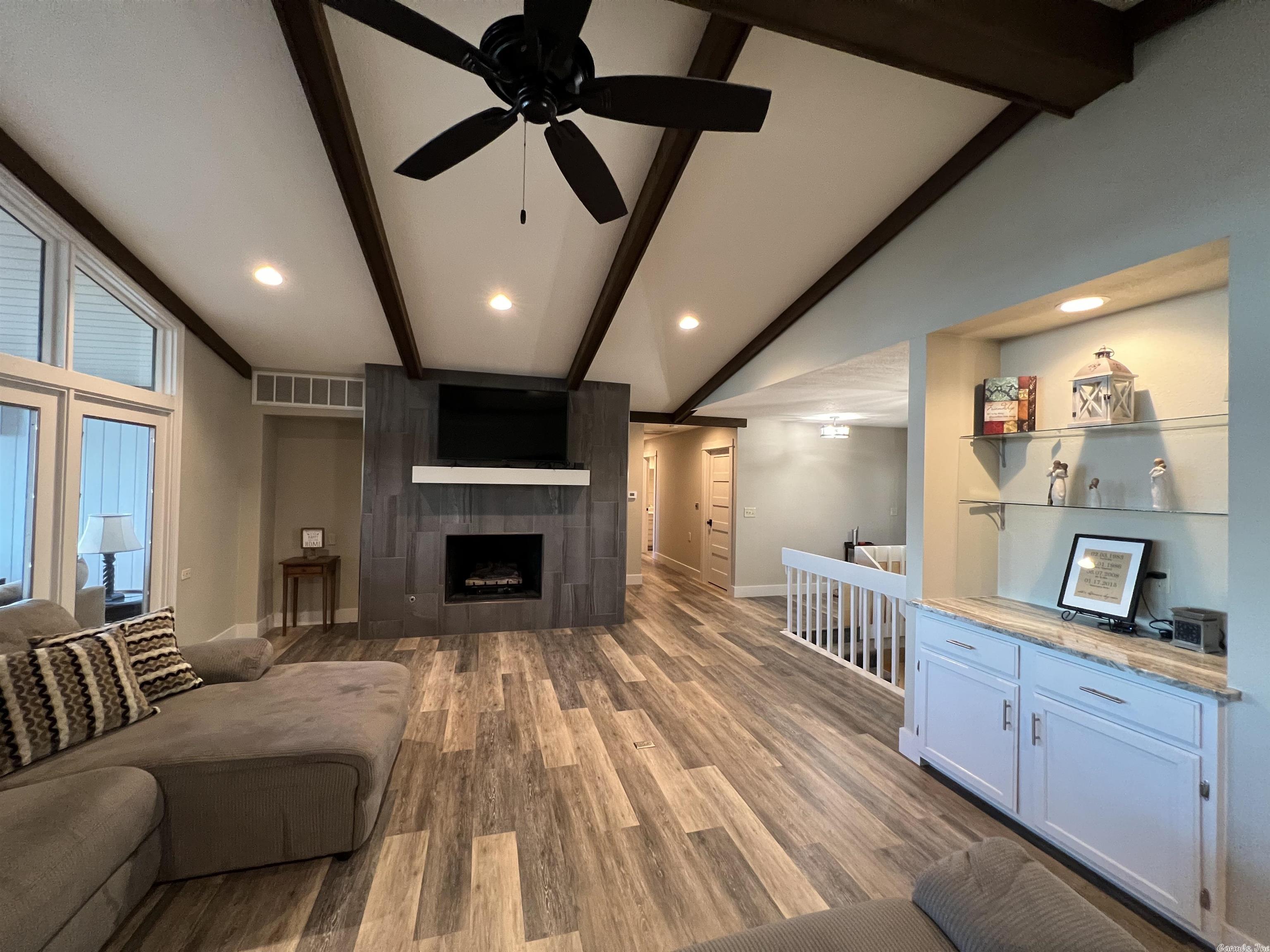 INDIAN HILLS - Residential