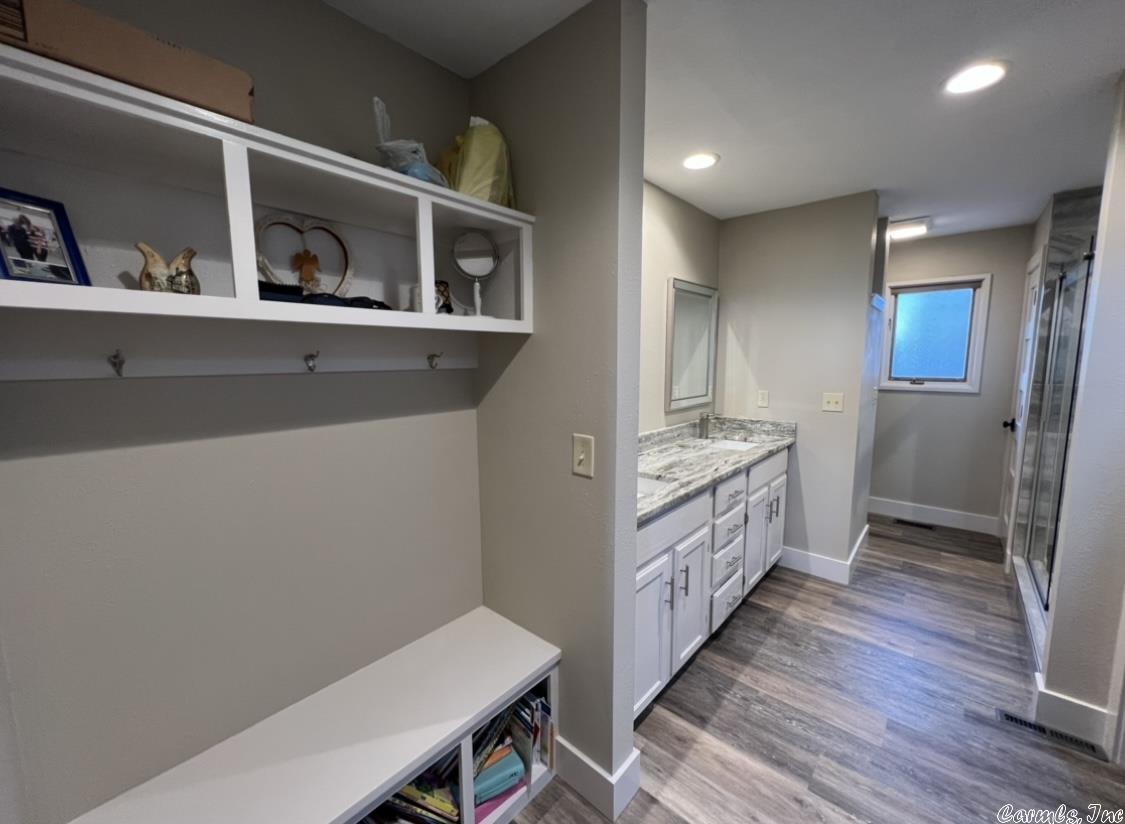 INDIAN HILLS - Residential