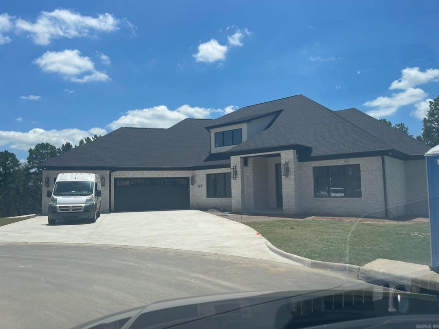 Gorgeous Home Has everything absolutely nothing left out