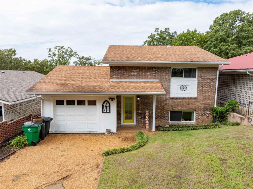 Nicely updated split-level home in Horseshoe Bend, AR! This 2 bed, 1.5 bath home offers a living room, custom kitchen, dining area, half bath, laundry, and sunroom on the main level. Upstairs: 2 bedrooms and a full bath, with the primary bedroom opening to a cozy covered porch. Garage with storage room and fenced backyard for pets. This 55+ community includes clubhouse, pool, and gathering rooms—perfect for those who enjoy activities, while the quiet neighborhood also offers peace and independence. Whether you want privacy or to be part of a welcoming community, this home has you covered. Great location in the Ozarks—near Mountain Home, Calico Rock, White River, and just 5 minutes to the Strawberry River. Only 15 minutes to Ash Flat/Walmart, 30 minutes to historic Hardy, and convenient to Melbourne. Horseshoe Bend features beautiful Crown Lake (640 acres), boating, fishing, aqua park, cabins, Putt-Putt, and Papa Dick’s Restaurant with live music. Small-town charm with modern comfort—this could be your perfect Ozark home.