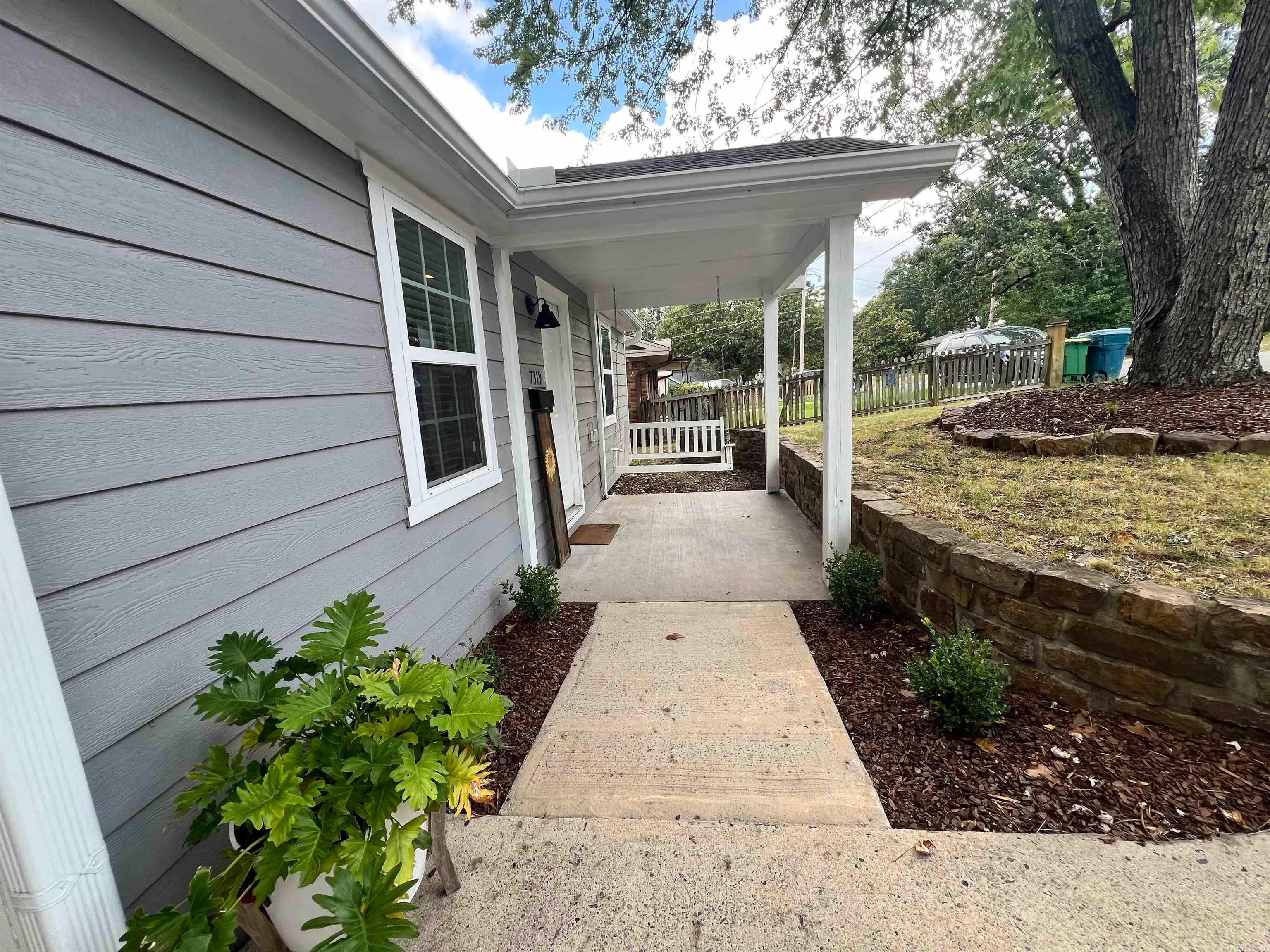 Little Rock, Arkansas 72205, United States, 2 Bedrooms Bedrooms, ,1 BathroomBathrooms,Residential,Pending,179990