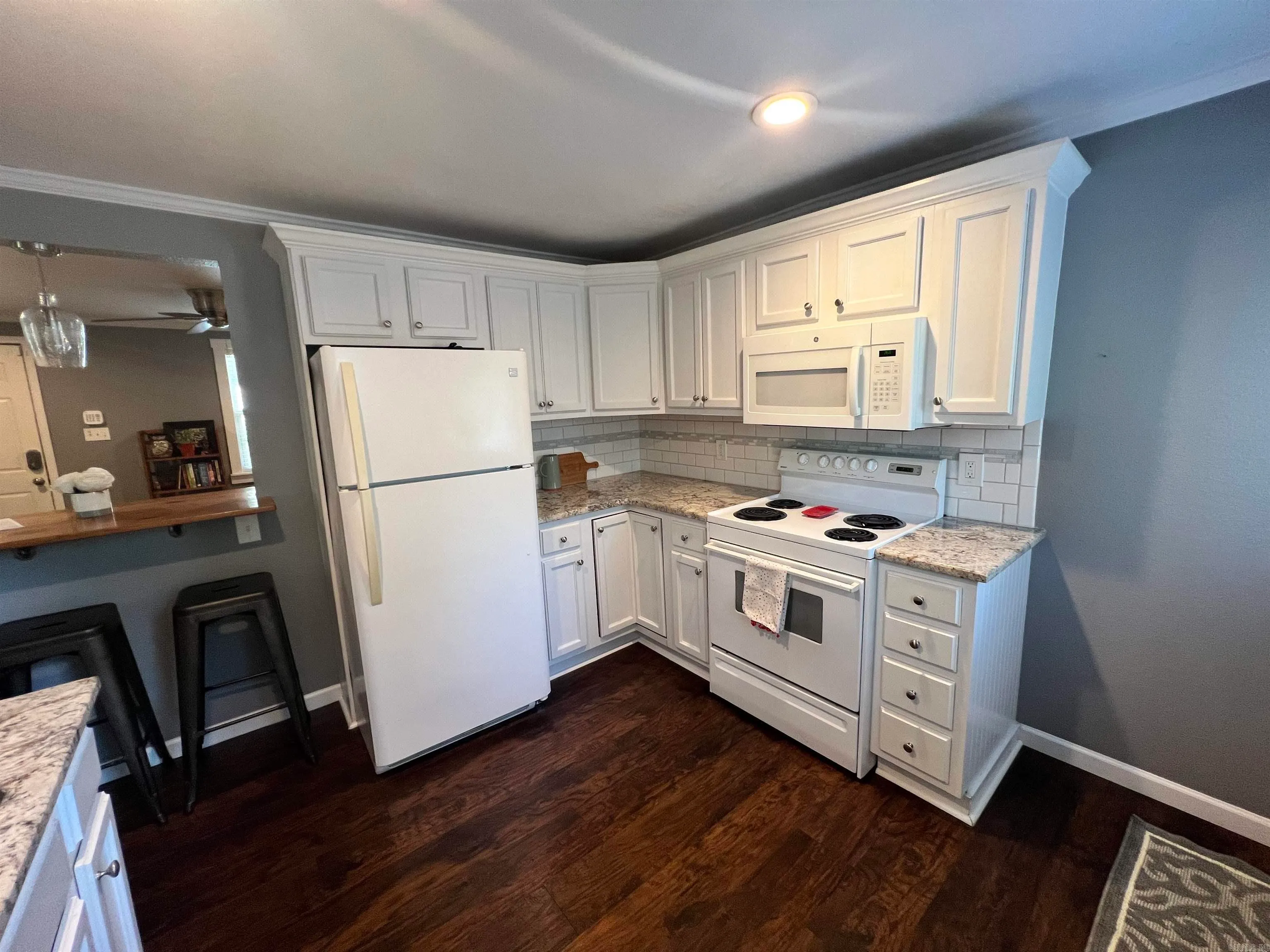 Little Rock, Arkansas 72205, United States, 2 Bedrooms Bedrooms, ,1 BathroomBathrooms,Residential,Pending,179990