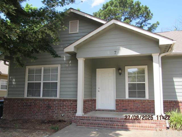 Well maintained 3-bedroom unit located in the highly sought after Stonegate Complex! This unit is all electric, all kitchen appliances including refrigerator, washer & dryer, 2-inch blinds throughout, covered rear patio, stained concrete floors throughout, and more. No Pets Allowed! ***PLEASE NOTE WE DO NOT ADVERTISE ON CRAIGSLIST OR FACEBOOK MARKETPLACE. ANY LISTING OF OURS SEEN IS A SCAM!!!***