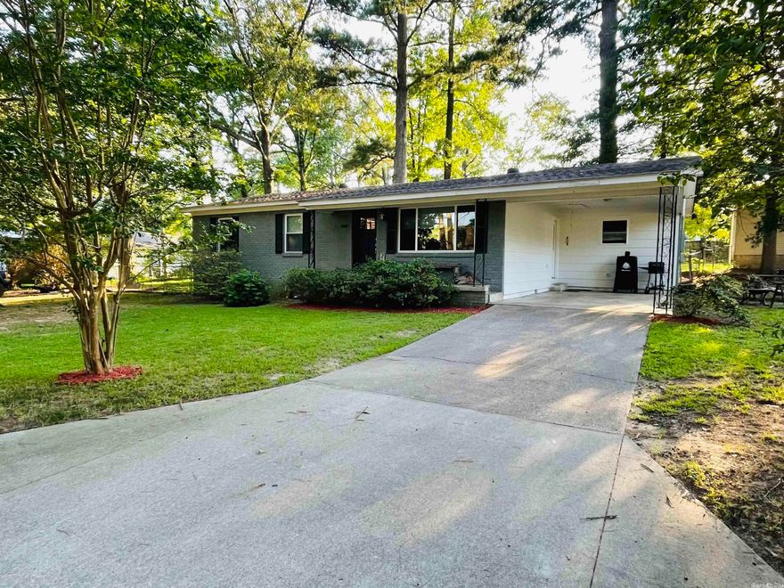 Looking for a great first home of settling down for retirement? Look no farther, this home was fully gutted and remodeled by previous owner in 2018. All new everything! Open concept with beautiful floor to ceiling built-ins. 3bed 2bath with carport and large shed in backyard. Floored attic space! *Agents see remarks for pets* Seller will be reviewing offers Saturday morning 7/1