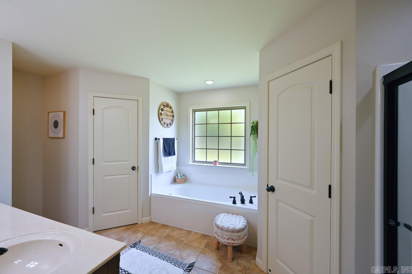 KINGS CROSSING - Residential