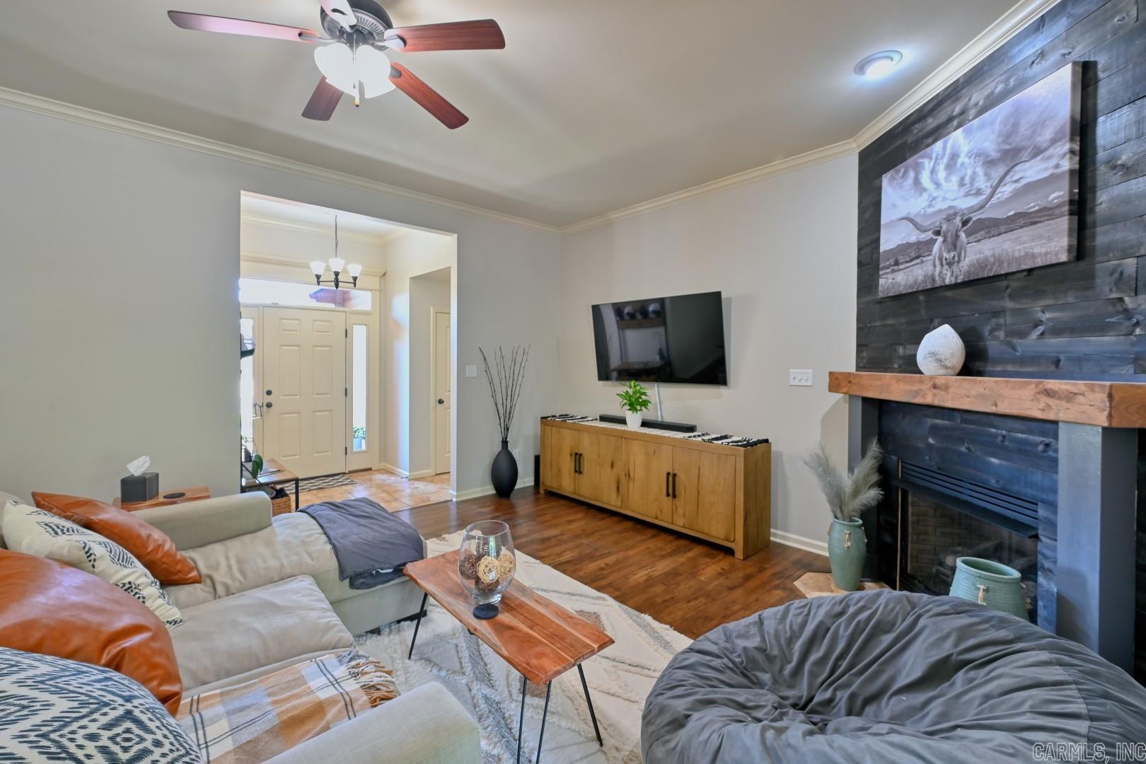 KINGS CROSSING - Residential