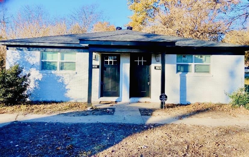 Welcome to the market, 1704 W. Ash st in Blytheville, AR. This unit is fully furnished and features 2 bedrooms with queen beds. This home is ready for you to move in today! This home can also be rented on a weekly basis with all utilities included for $500 per week. Call today to schedule your own private tour!
