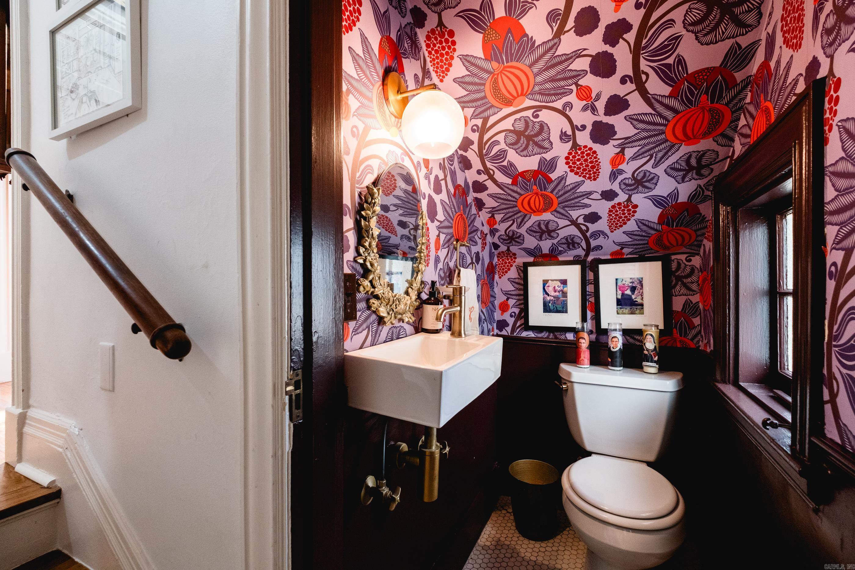 COLONIAL COURT - Residential