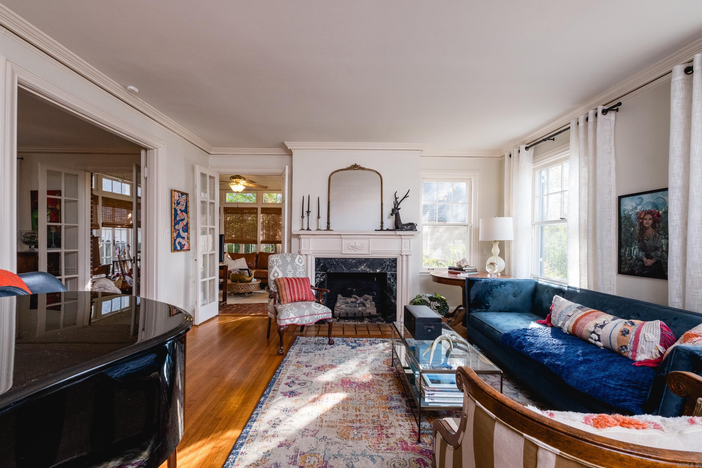 COLONIAL COURT - Residential