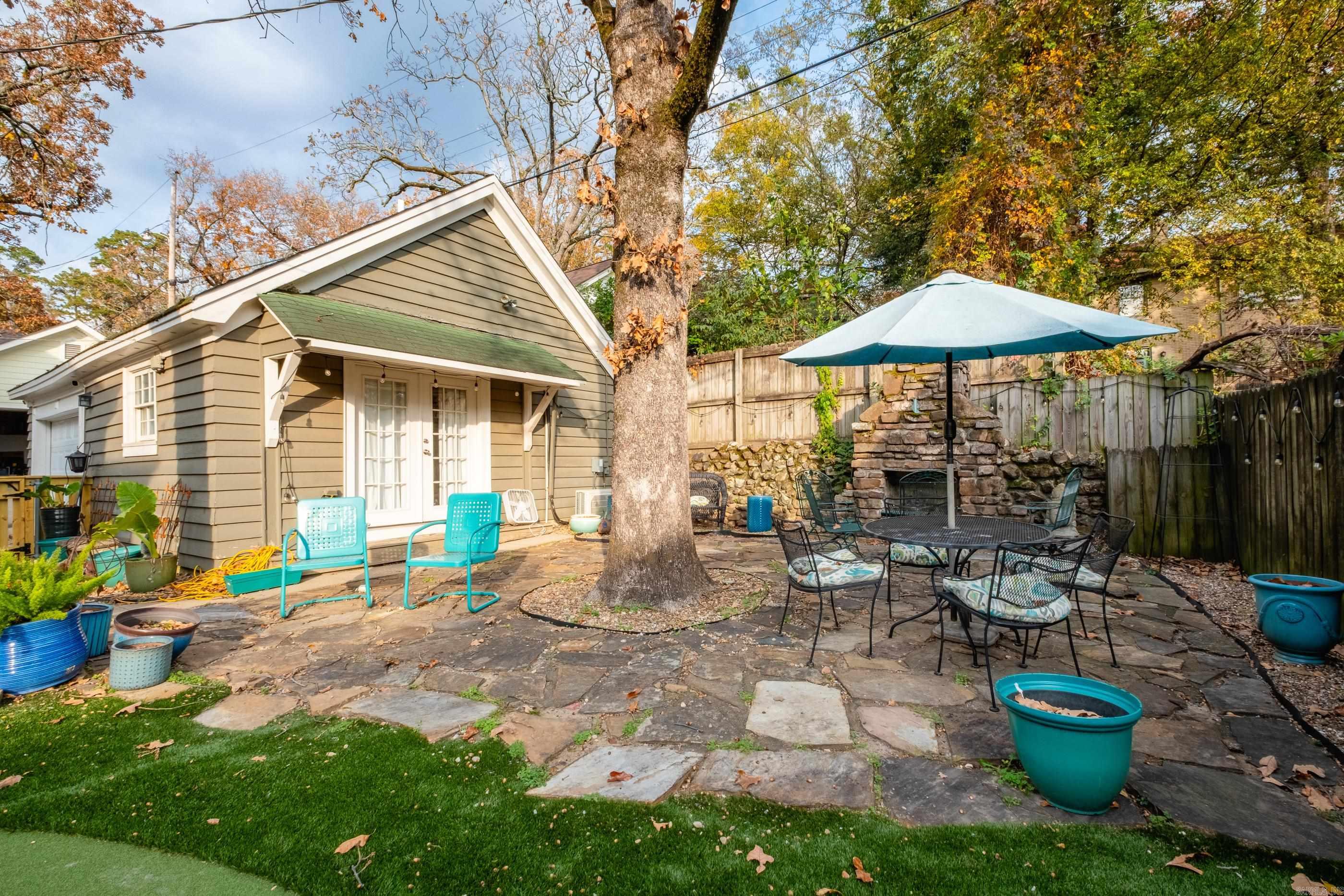 COLONIAL COURT - Residential