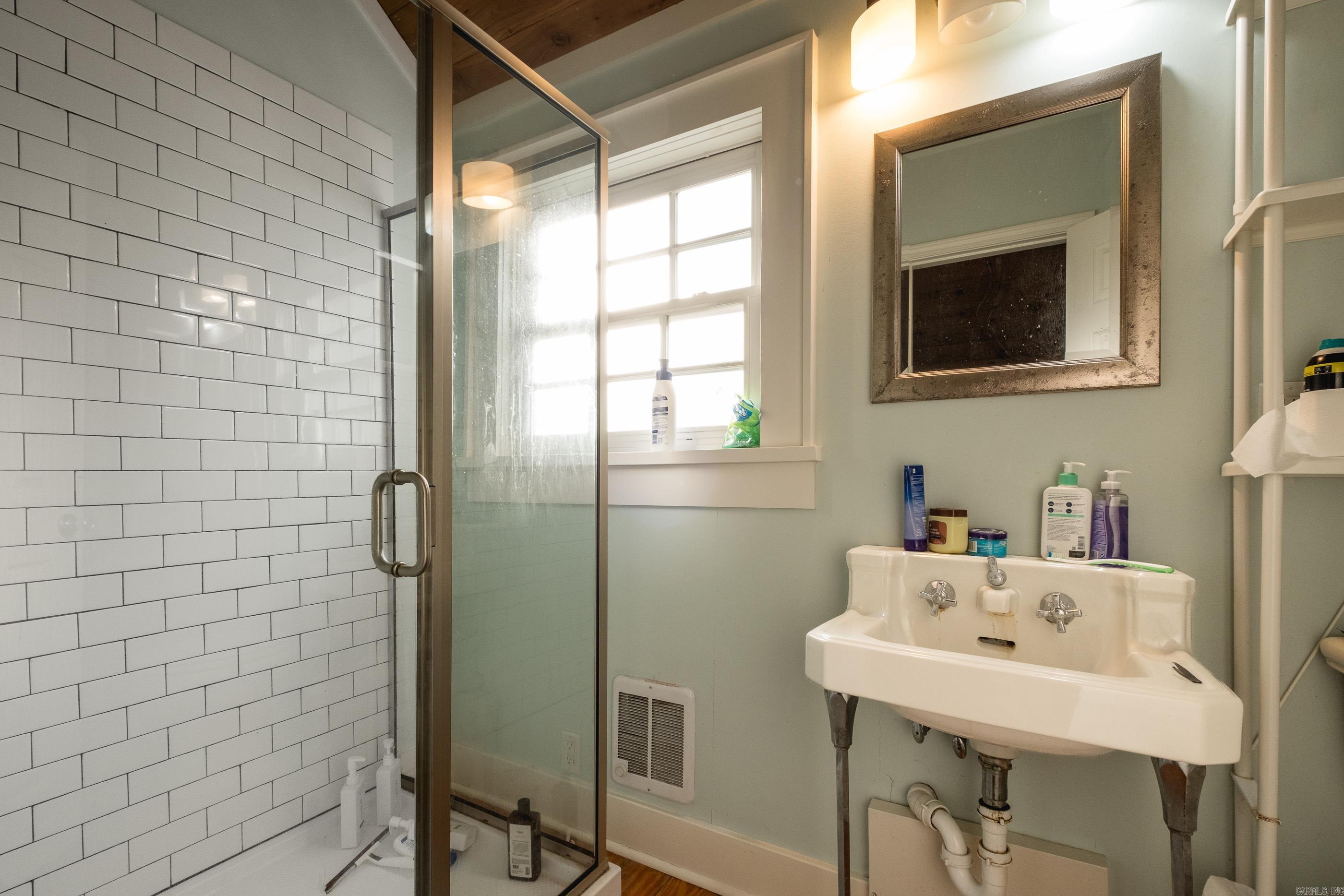 COLONIAL COURT - Residential