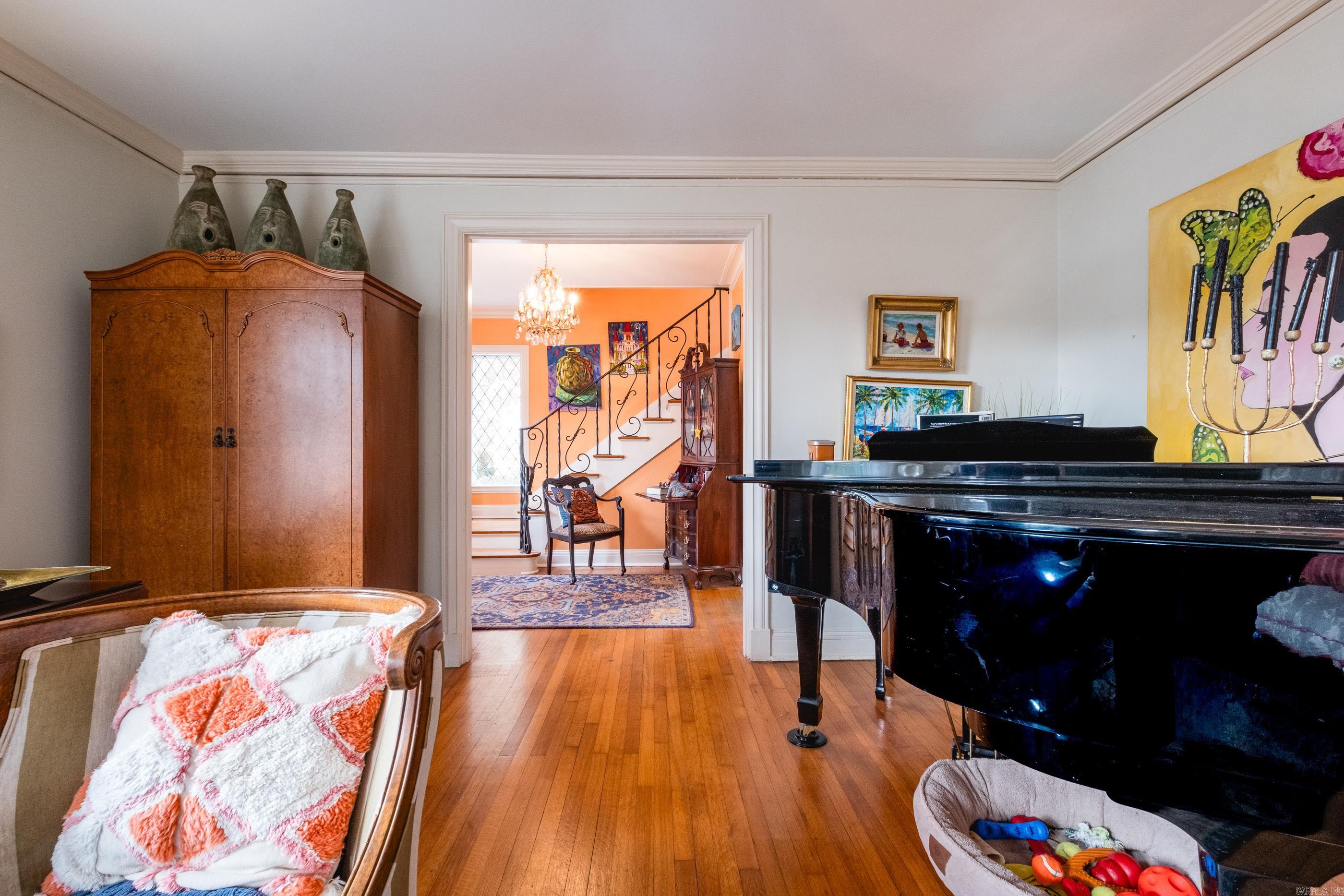 COLONIAL COURT - Residential