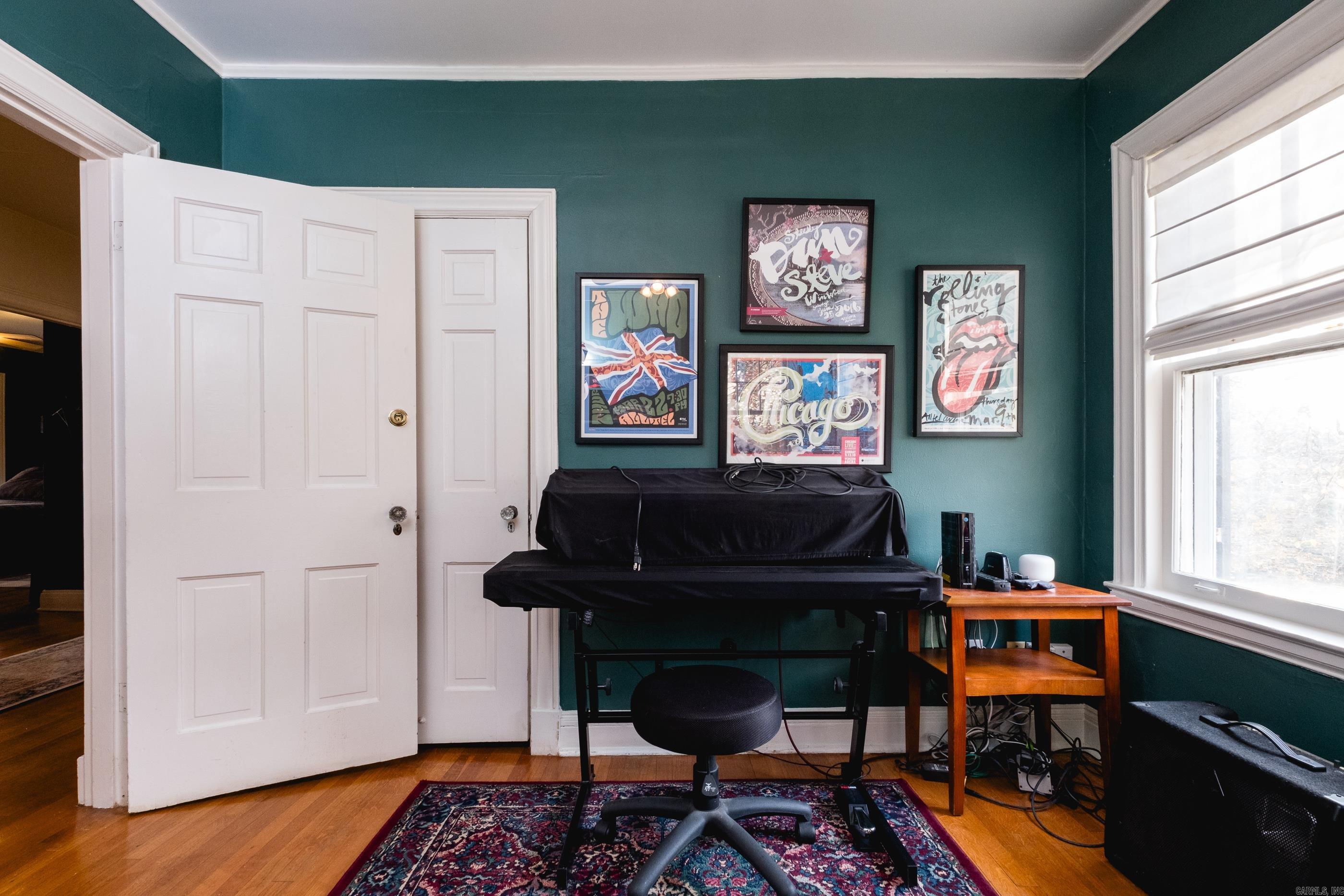 COLONIAL COURT - Residential