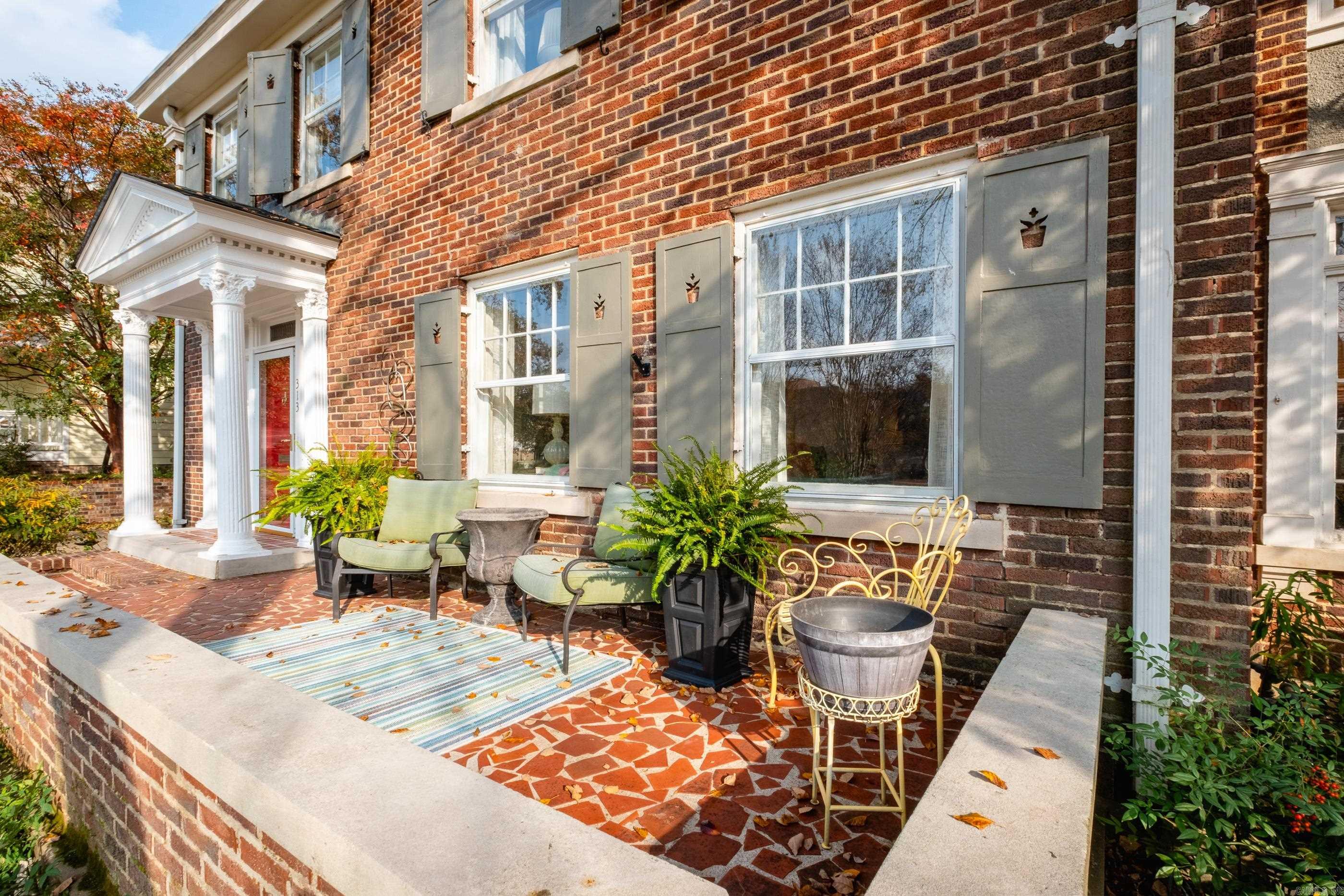 COLONIAL COURT - Residential