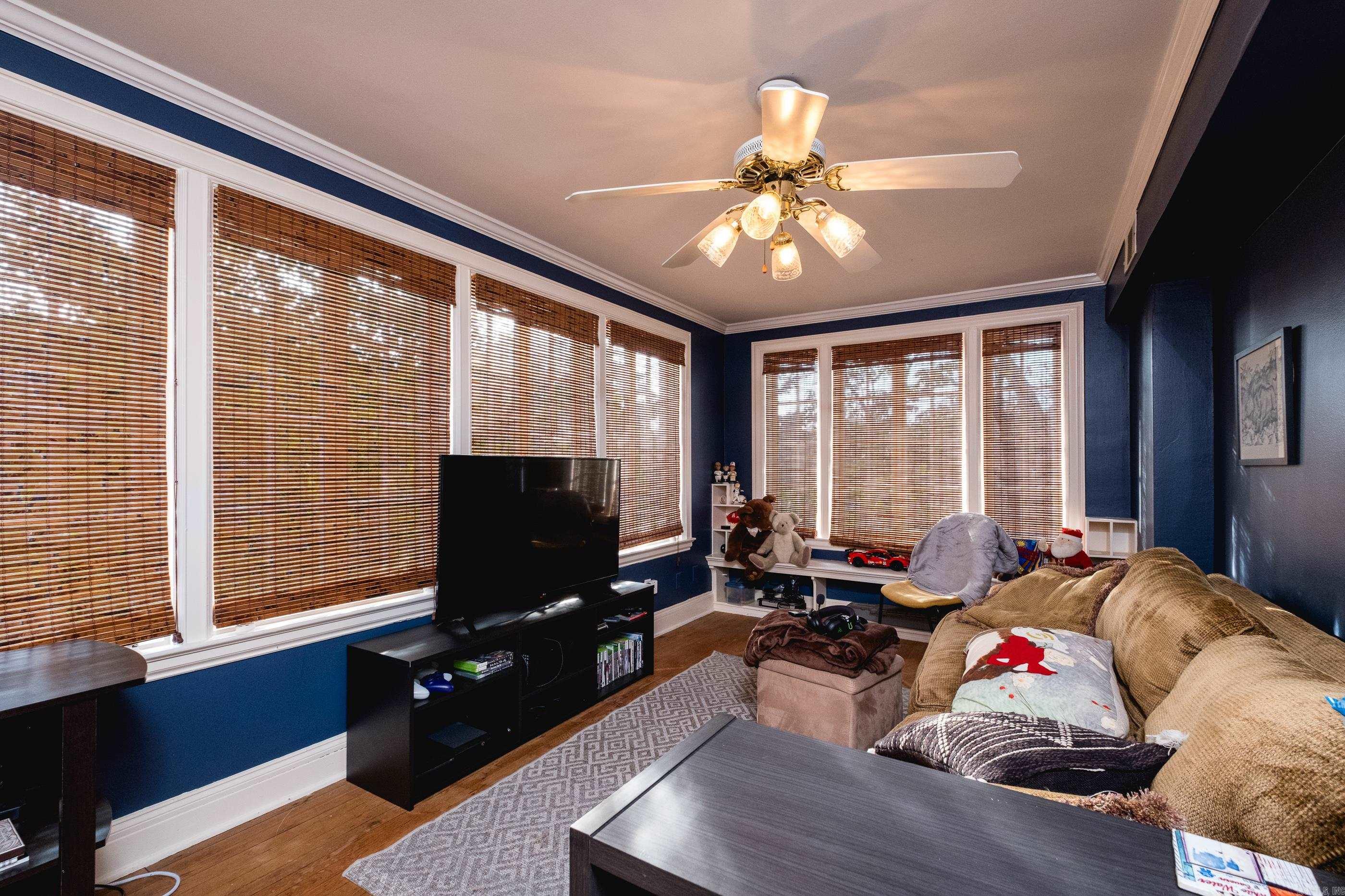 COLONIAL COURT - Residential