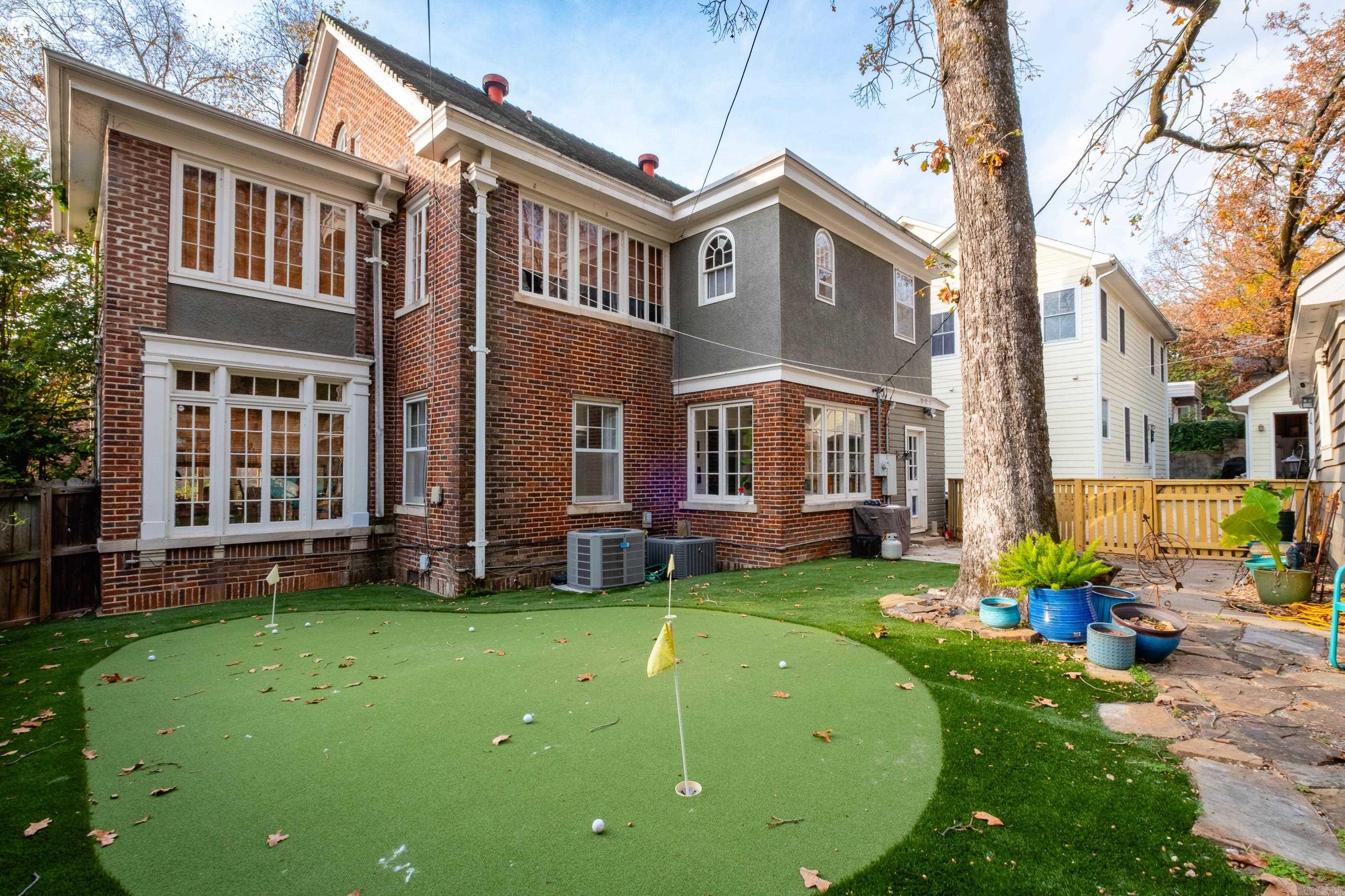 COLONIAL COURT - Residential