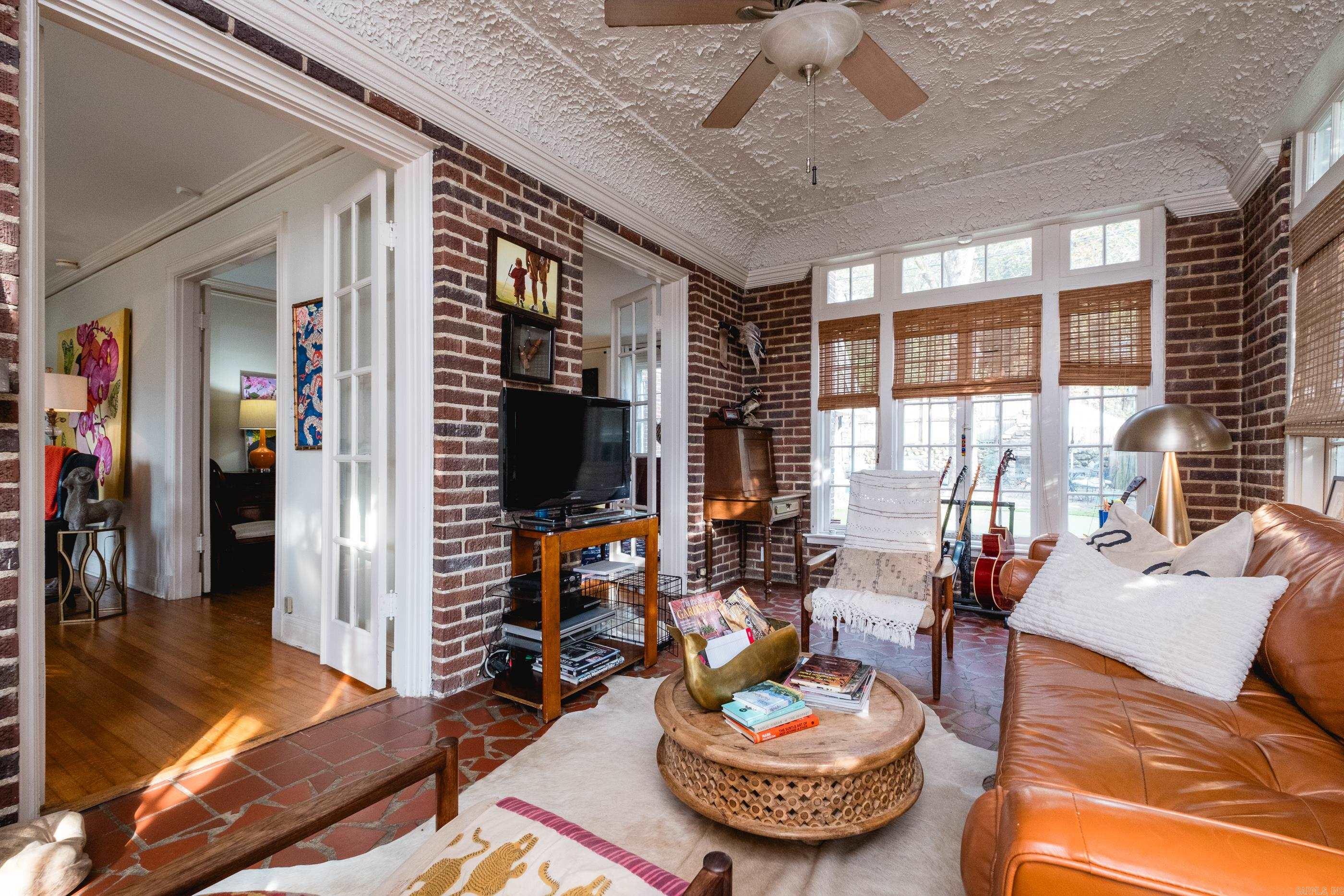 COLONIAL COURT - Residential