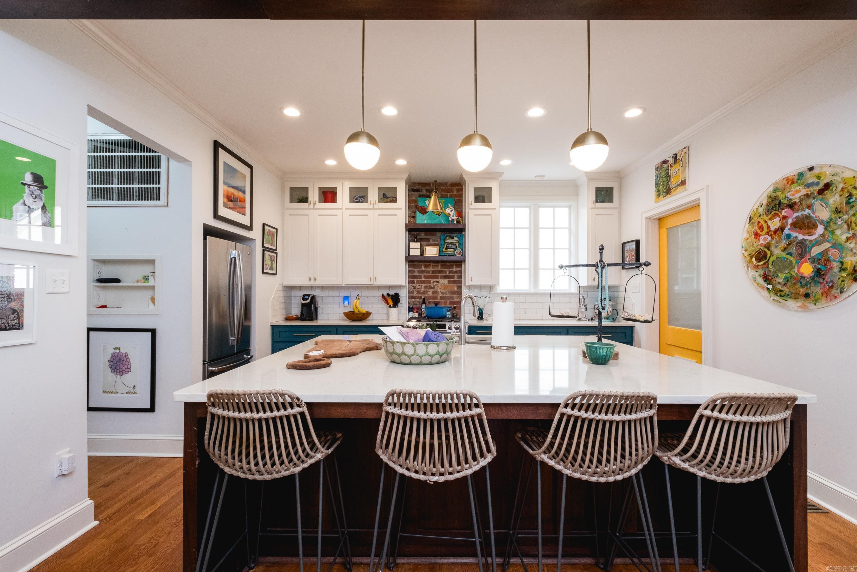 COLONIAL COURT - Residential